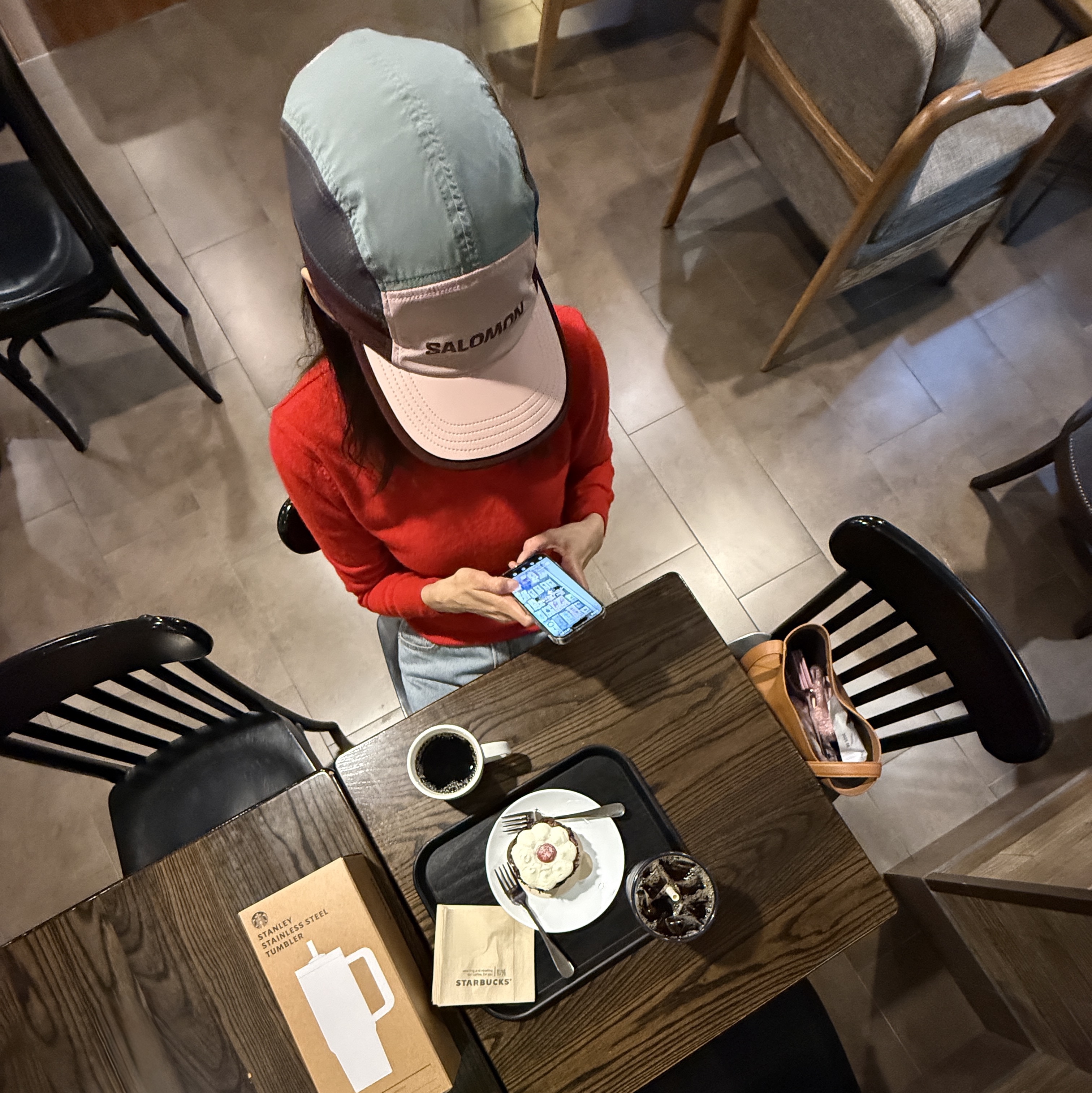 Salomon Tempos Running Block Cap Light Pink, Starbucks SS Stanley White Quencher 887ml 착용 스타일 - 1