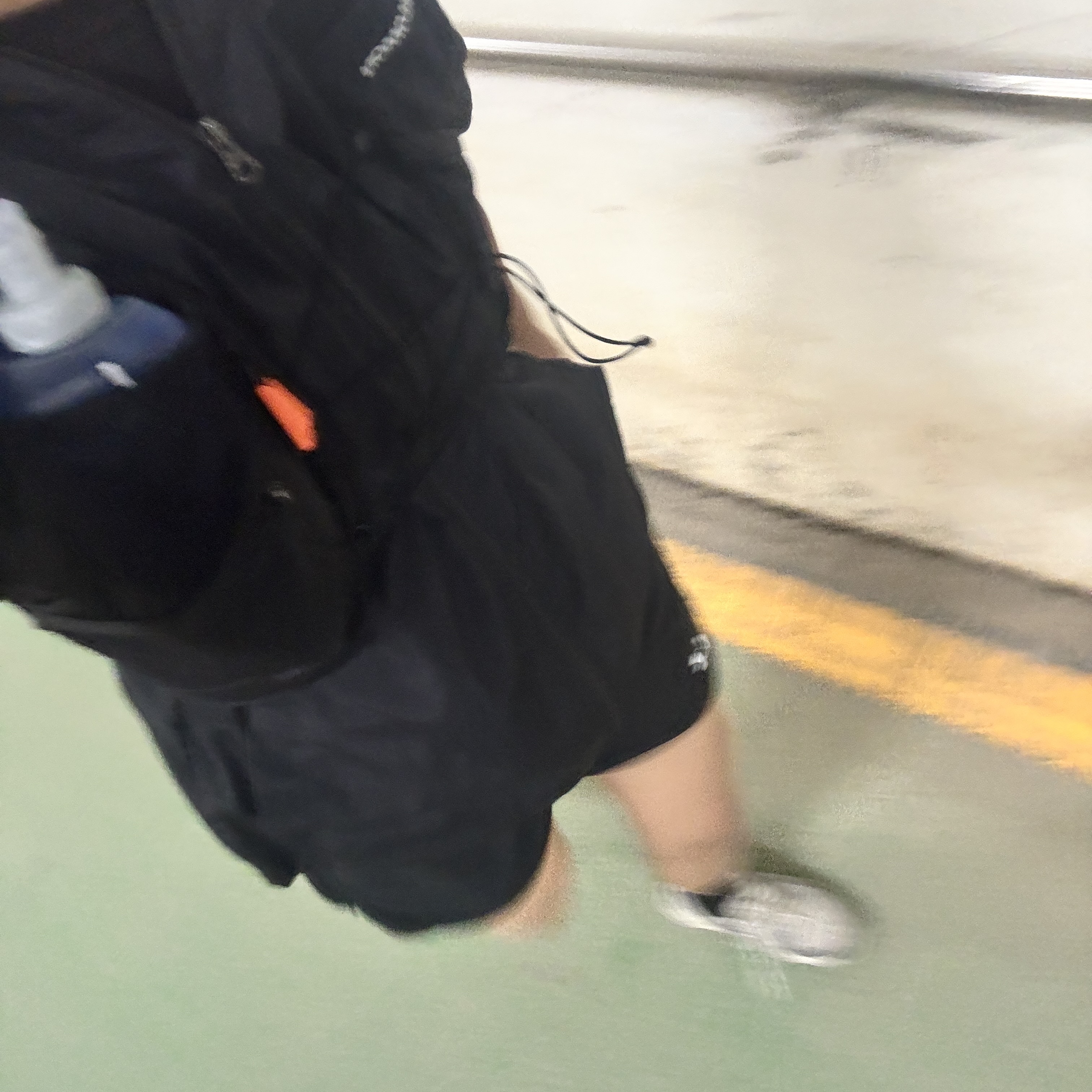 Salomon Active Skin 8 Set Black Metal 착용 스타일