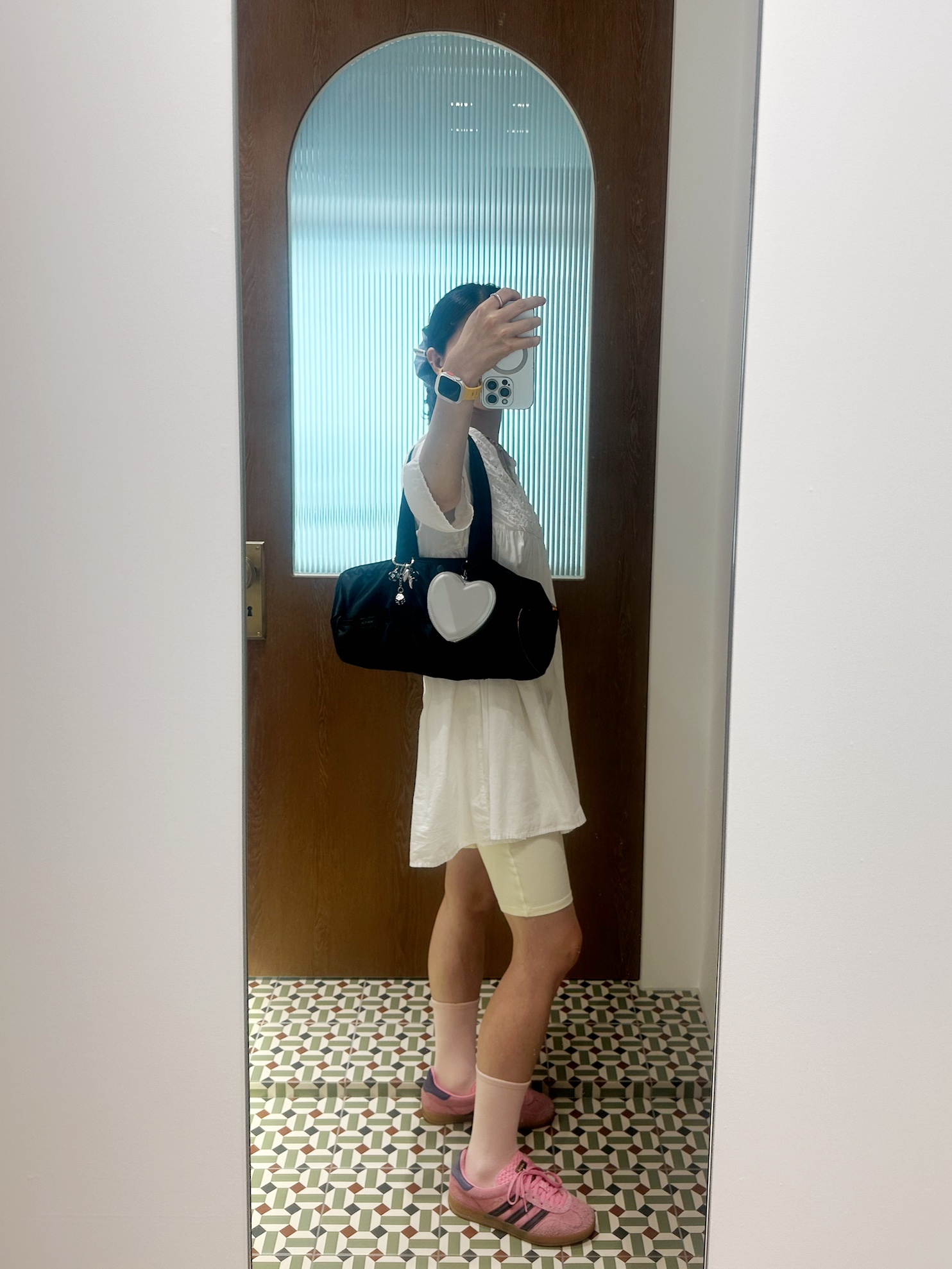 (W) Adidas Gazelle Indoor Bliss Pink, Porter Tanker Duffle Bag L Black 착용 스타일 - 2