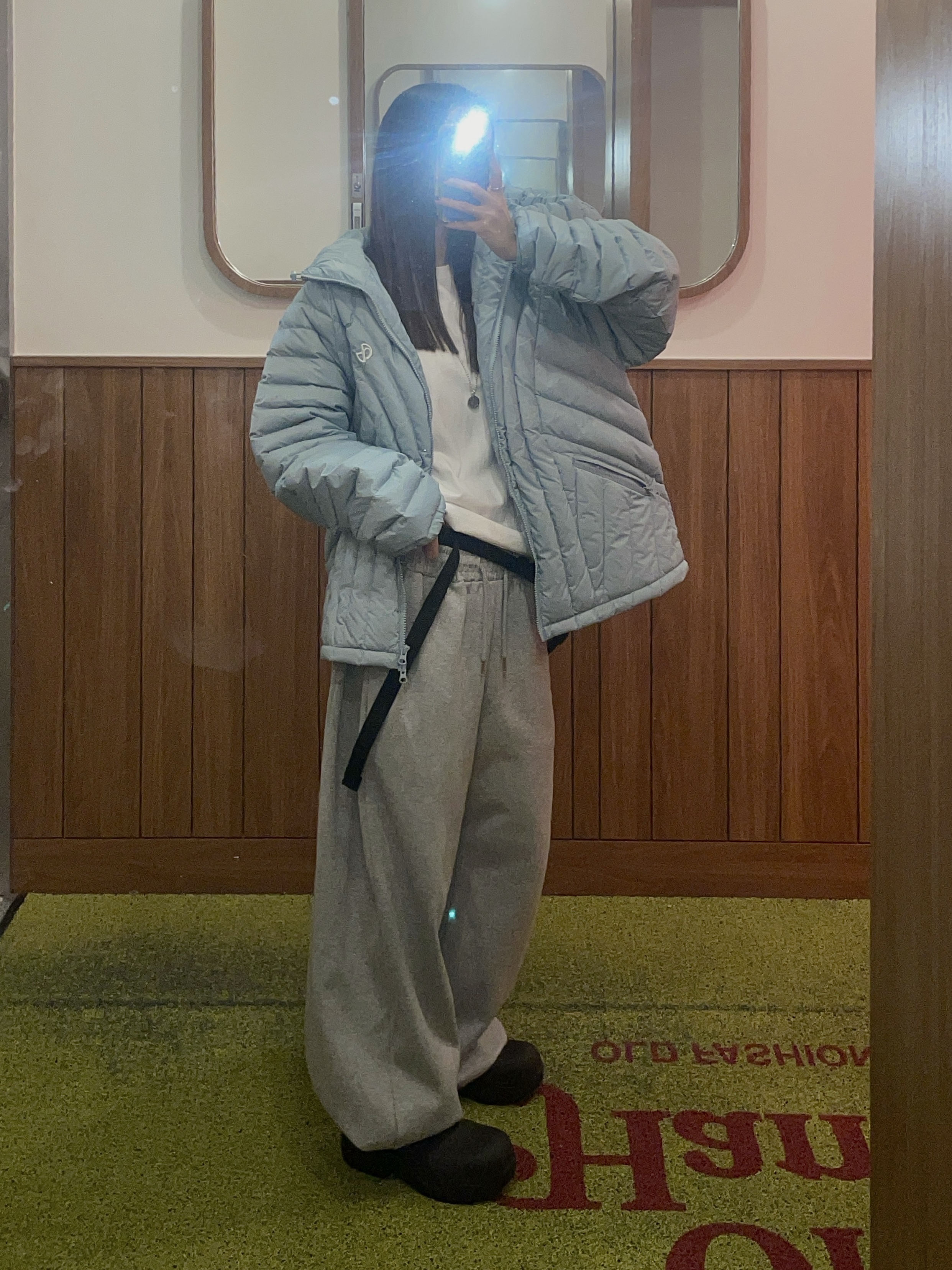 [KREAM 단독] NOMANUAL Nubes Light Duck Down Marina, Salomon Mont 2L Crossbody Bag Mint 착용 스타일 - 8