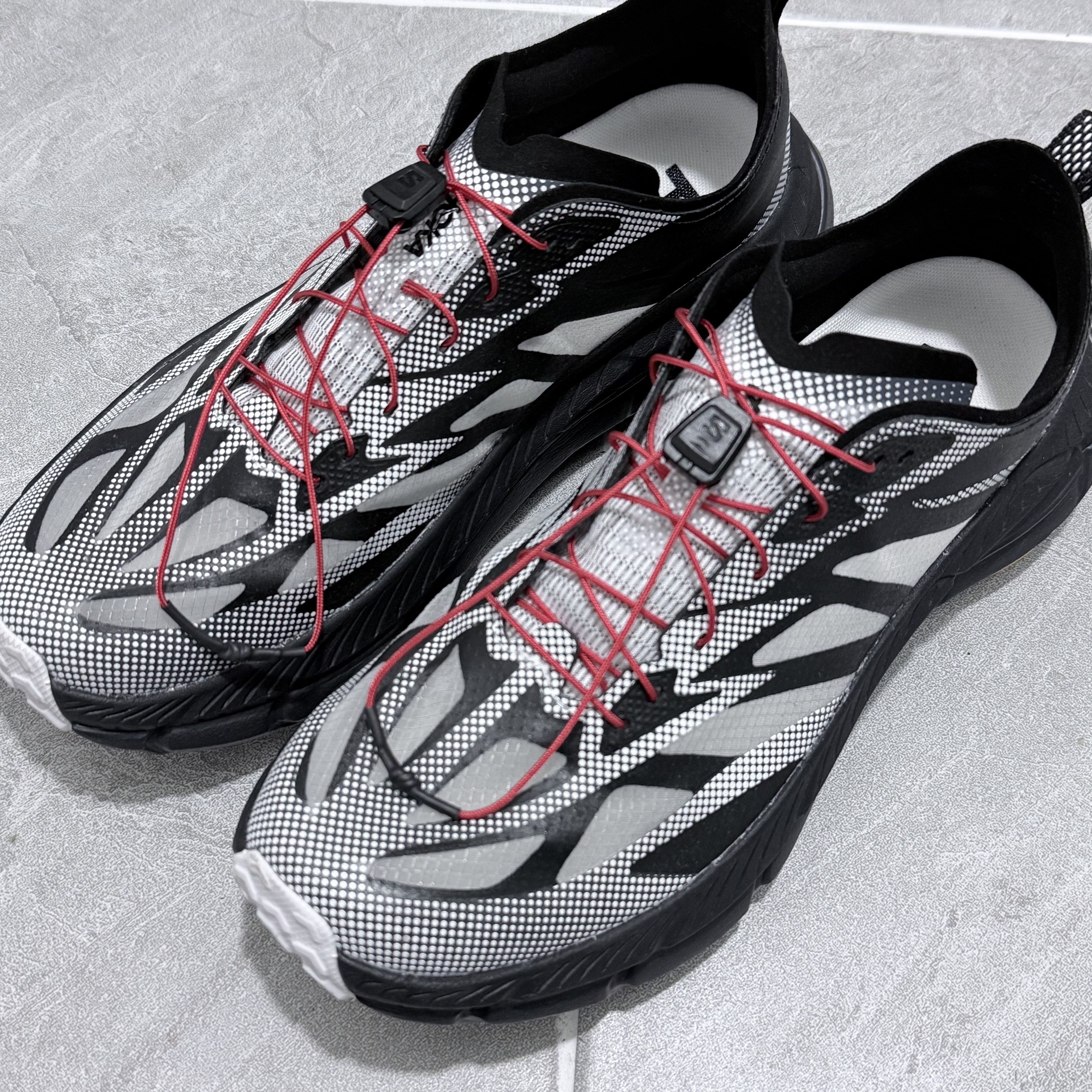 Hoka Mafate Speed 4 Lite TS Black White 착용 스타일