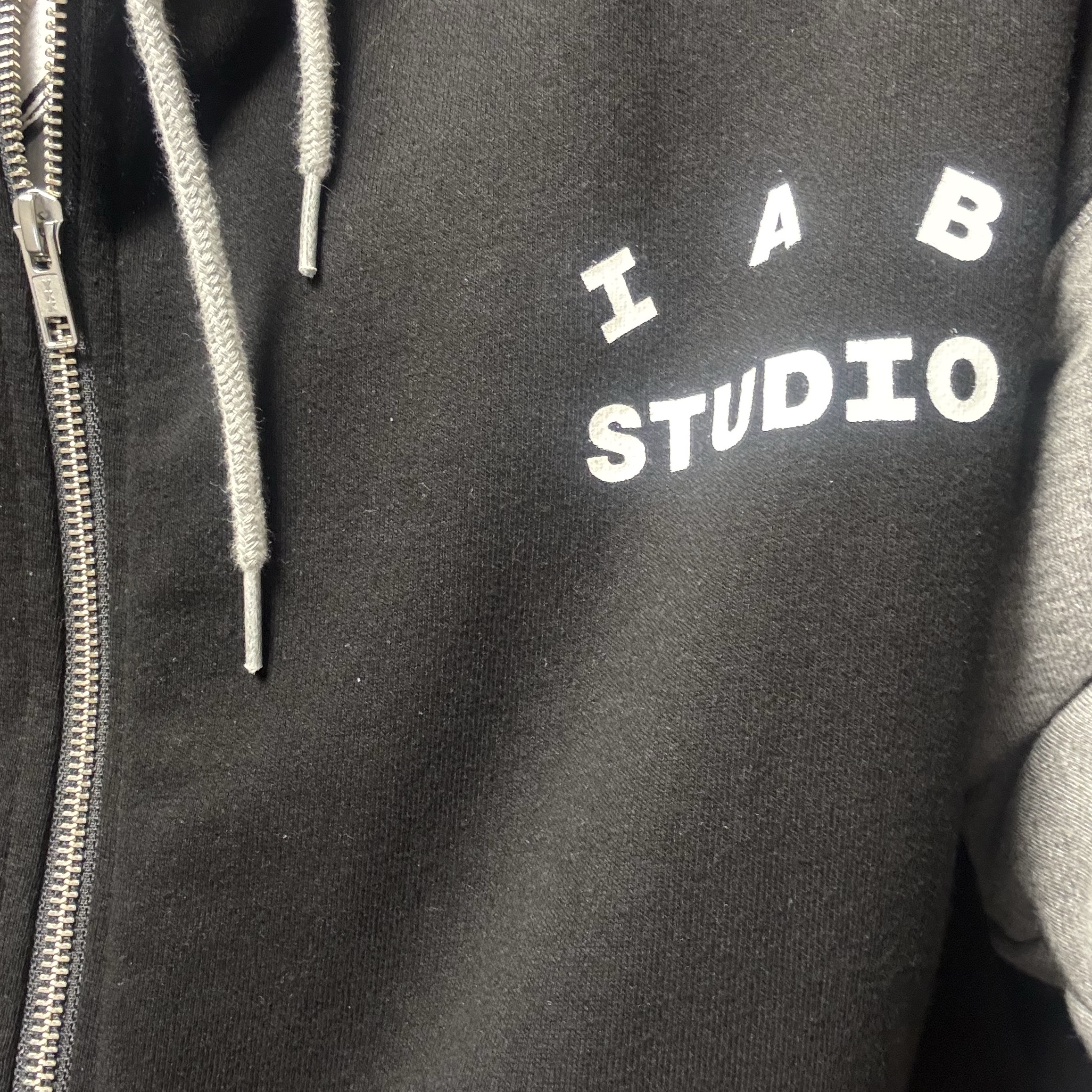 IAB Studio x Niniz Zip-up Hoodie 착용 스타일