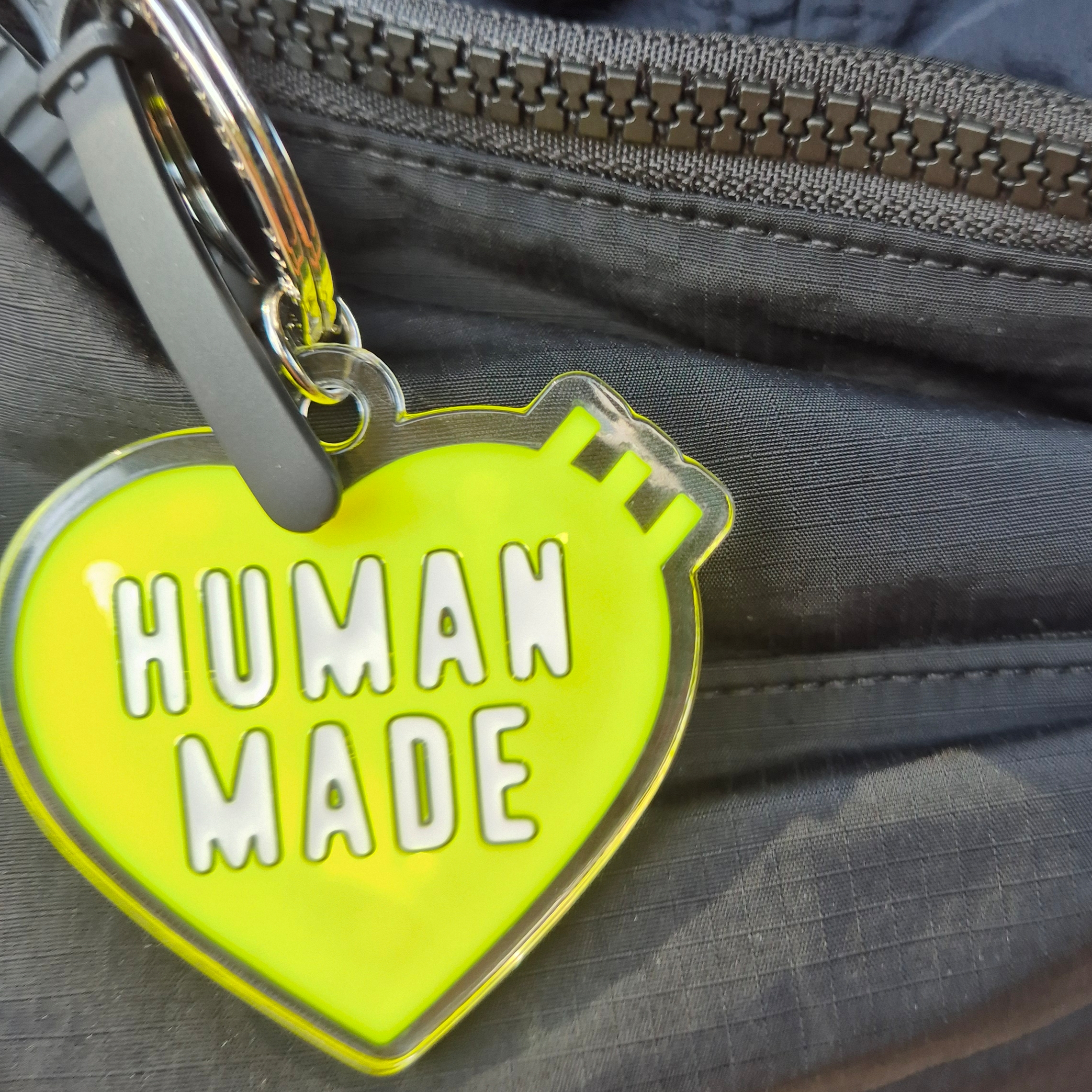 Human Made Heart Keyring Yellow, Uniqlo Multi Pocket Shoulder Bag Black 착용 스타일