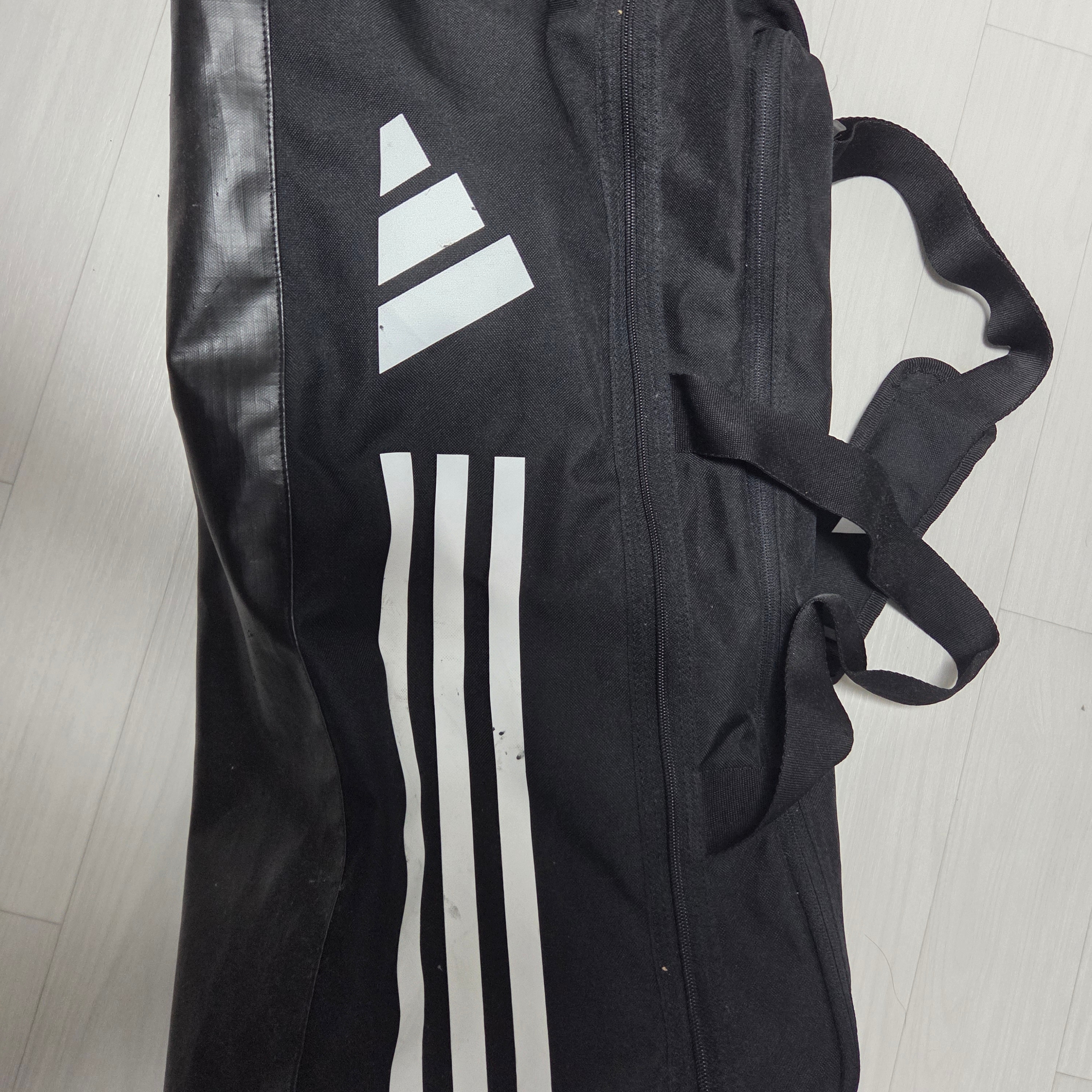 Adidas Essentials Training Duffle Bag M Black 착용 스타일