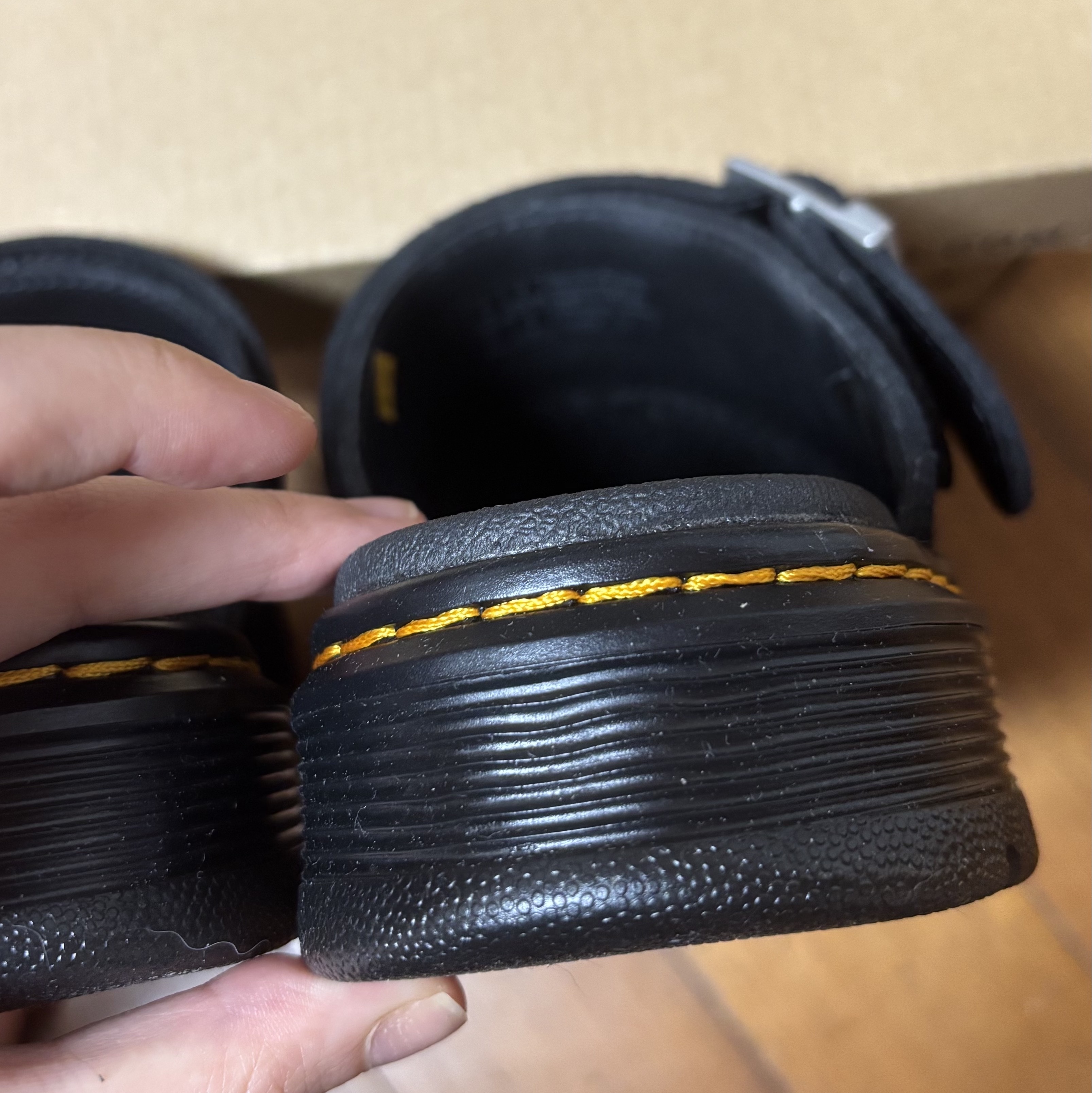 Dr. Martens Brookline Mule Black 착용 스타일