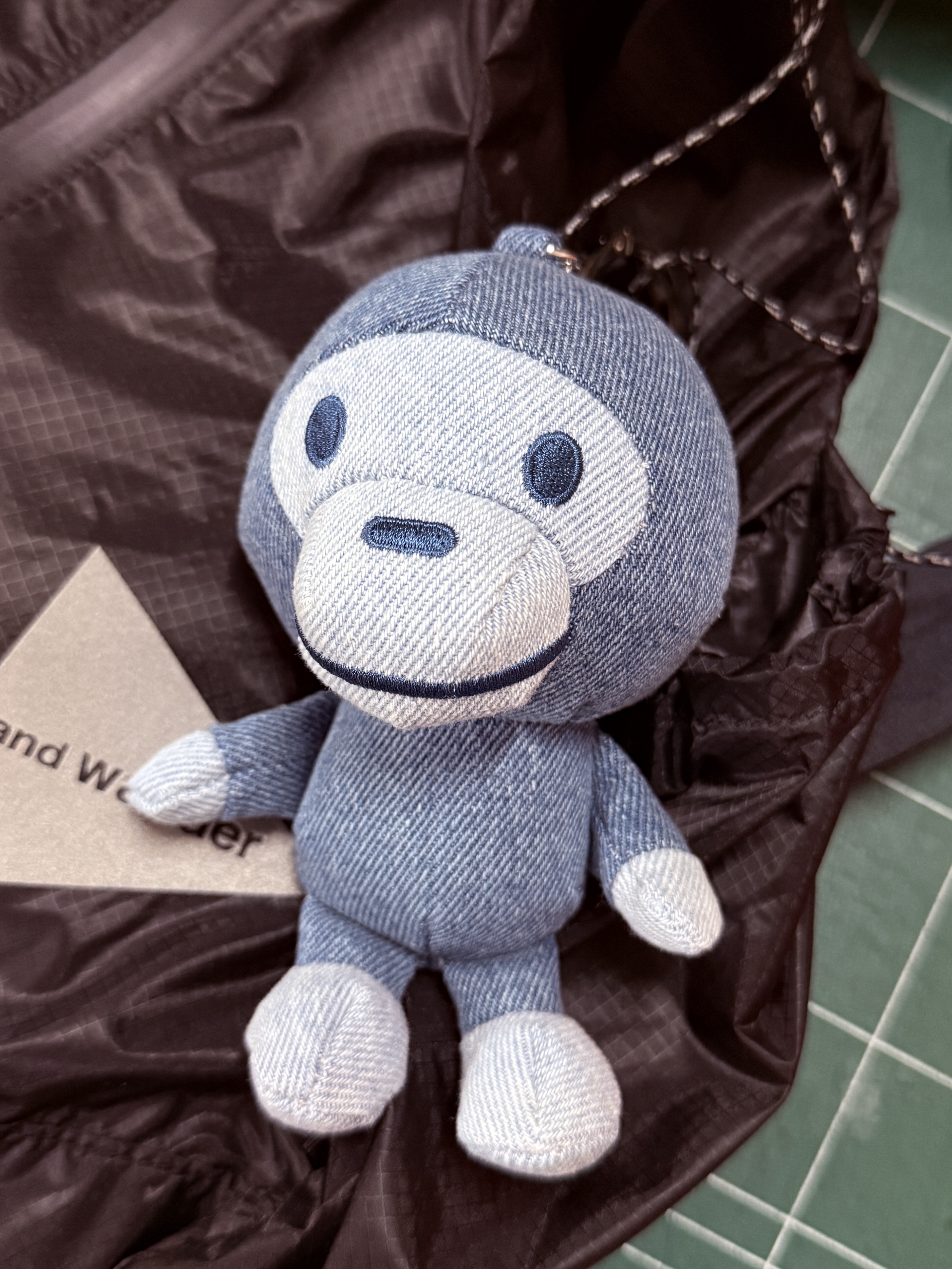 BAPE Baby Milo Plush Denim Doll Keychain Light Indigo, And Wander Sil Daypack Charcoal 착용 스타일 - 1