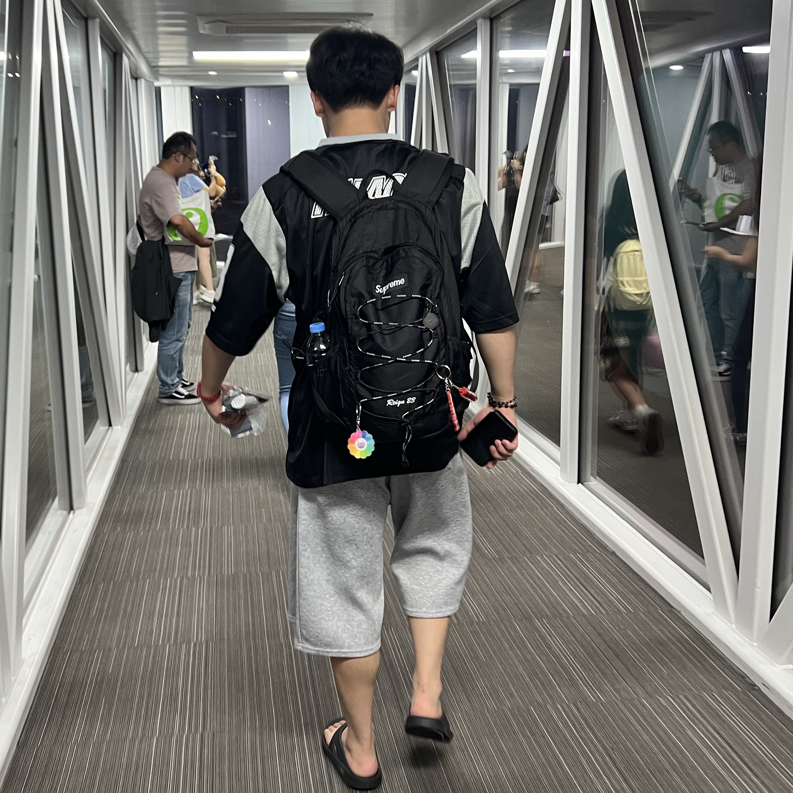 Palace Mesh Team Jersey Black - 24SS, Supreme Backpack Black - 22SS 착용 스타일