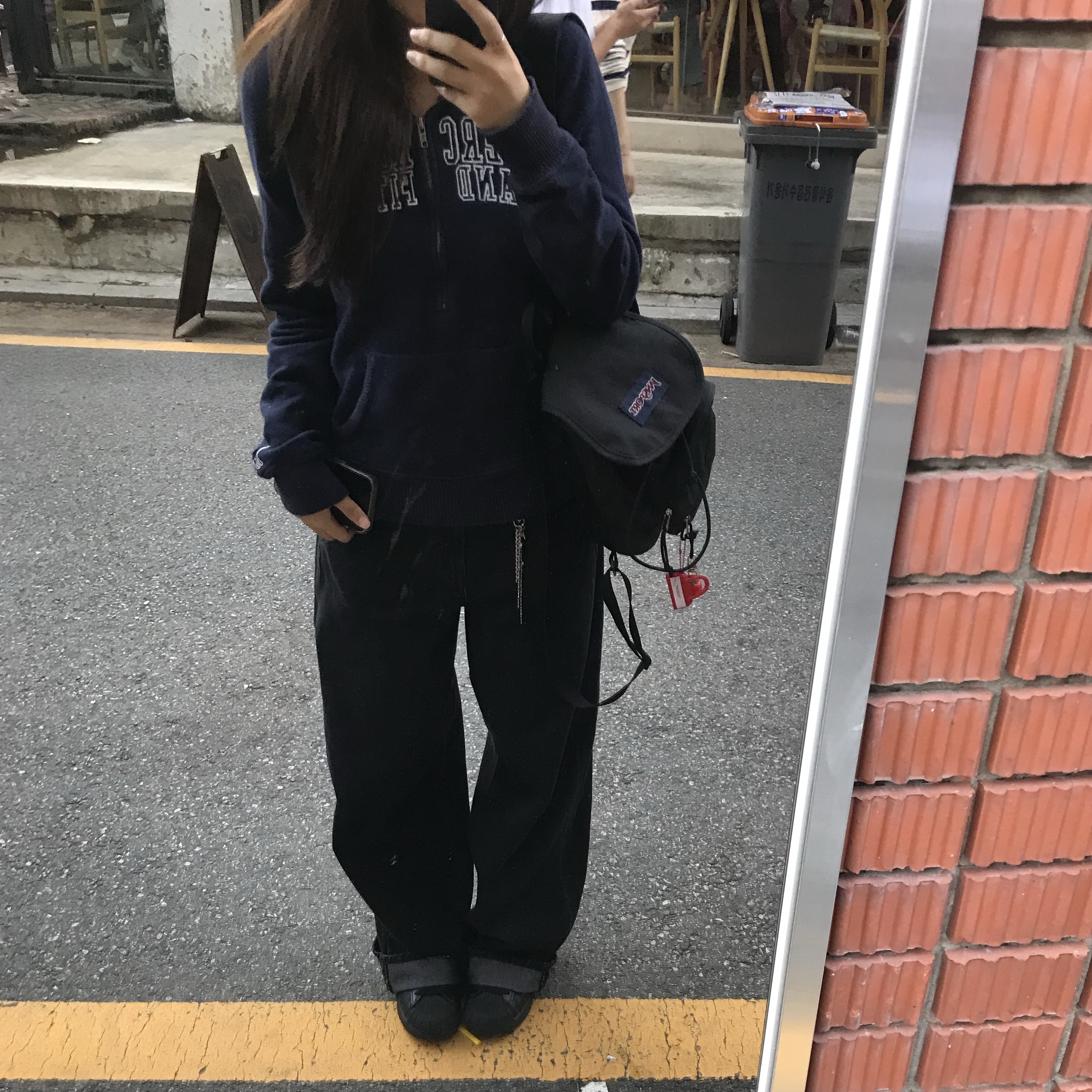 Adidas Superstar Core Black White, Jansport Highlands Mini Backpack Black 착용 스타일