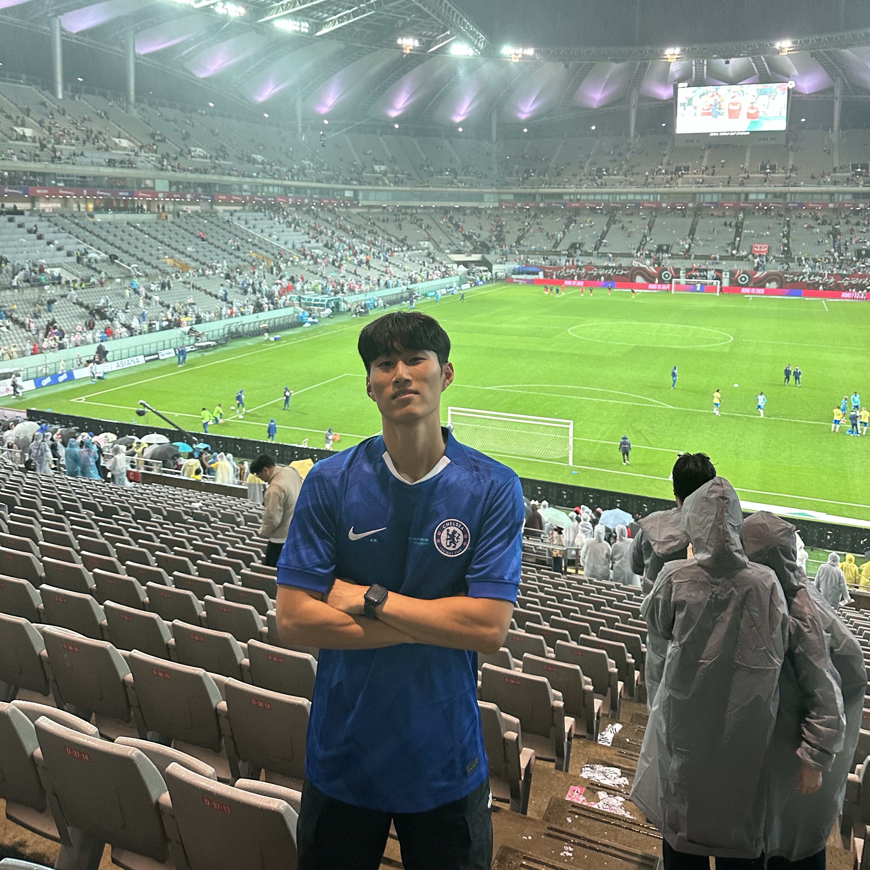 Nike Chelsea FC 2025/26 Stadium Home Dri-Fit Soccer Replica Jersey Rush Blue White (Non Marking Ver.) 착용 스타일