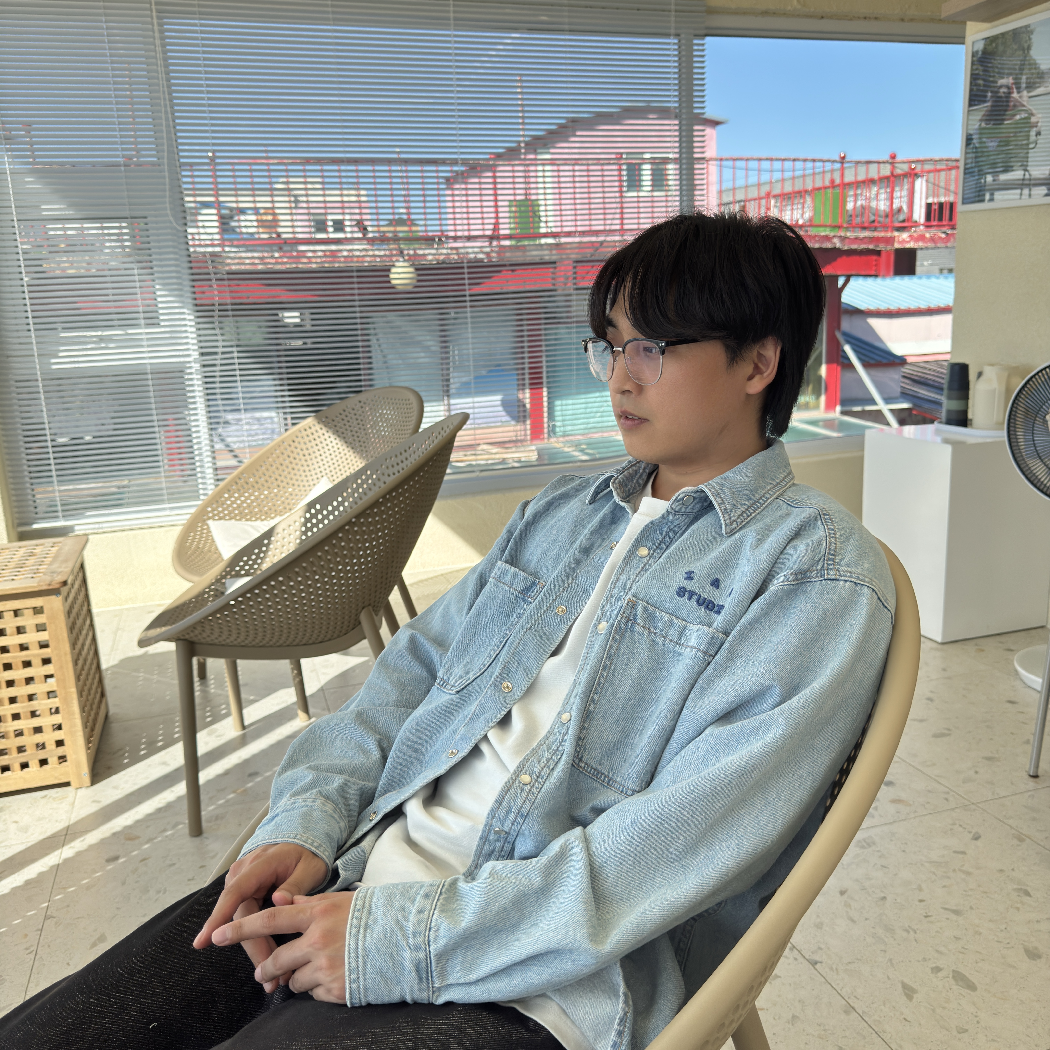IAB Studio Denim Shirt Blue, IAB Studio x Kakao Friends T-Shirt White 착용 스타일 - 1