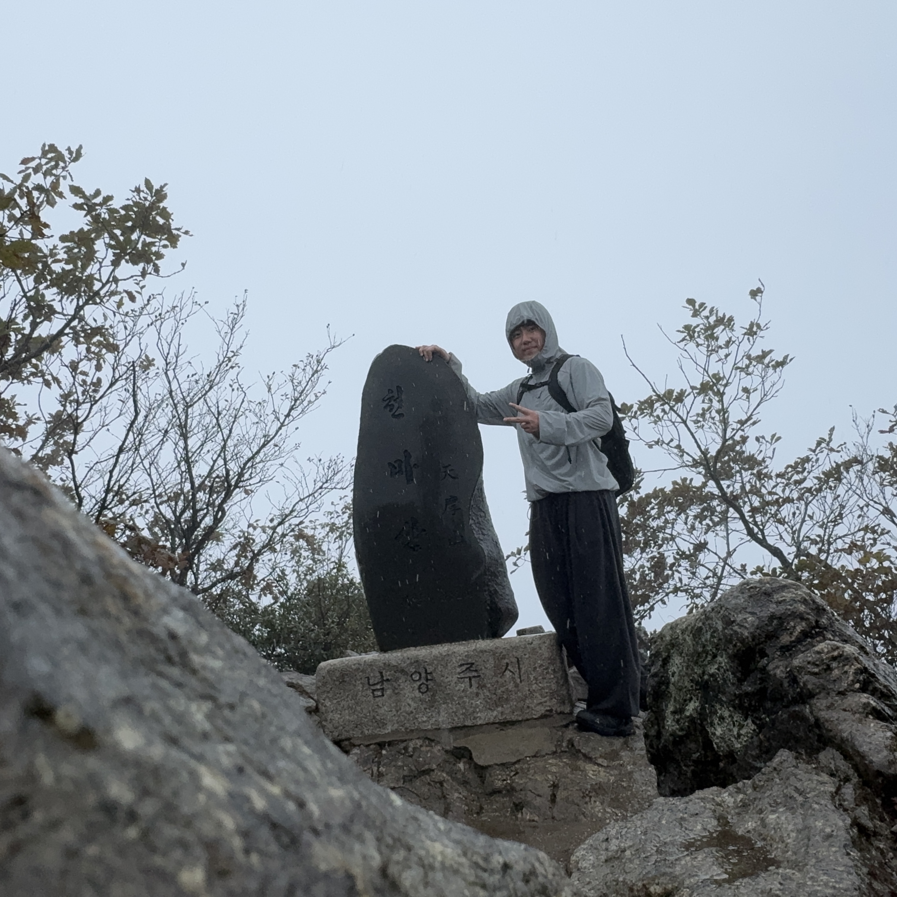 Rab Borealis Alpine Hooded Jacket Light Zinc 착용 스타일 - 2