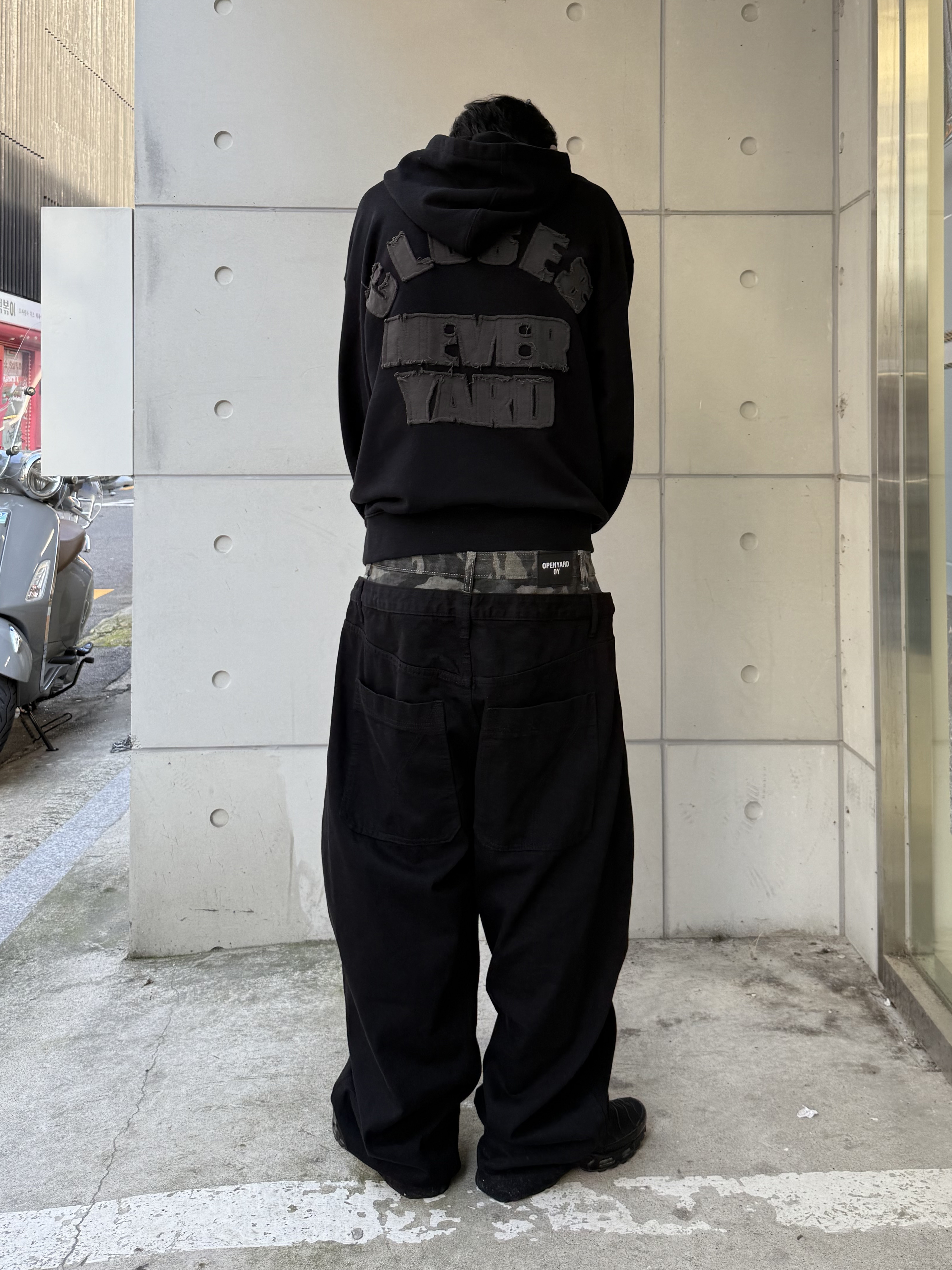 Nike Air Max Plus Triple Black 착용 스타일
