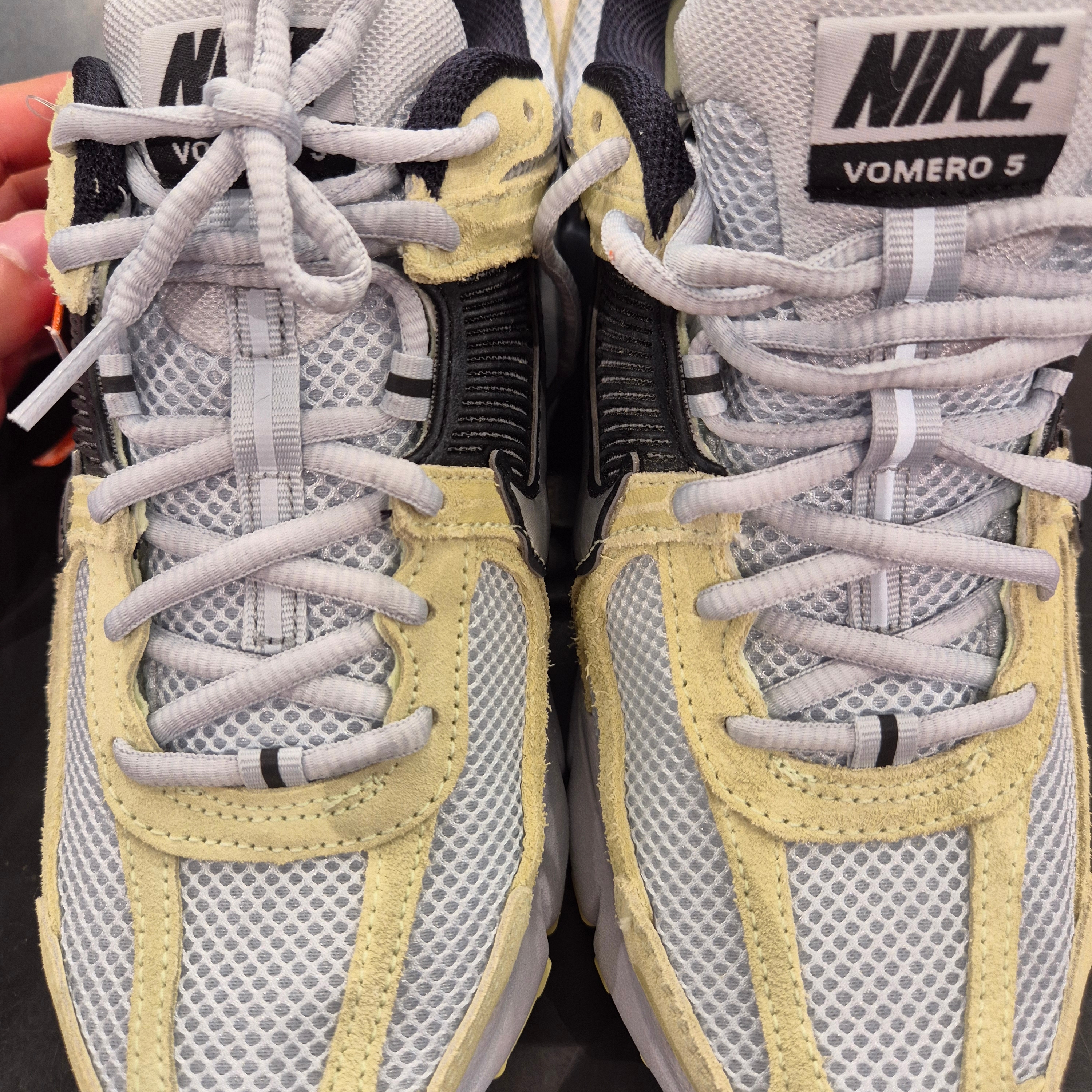 Nike Zoom Vomero 5 Alabaster Pale Ivory 착용 스타일 - 2