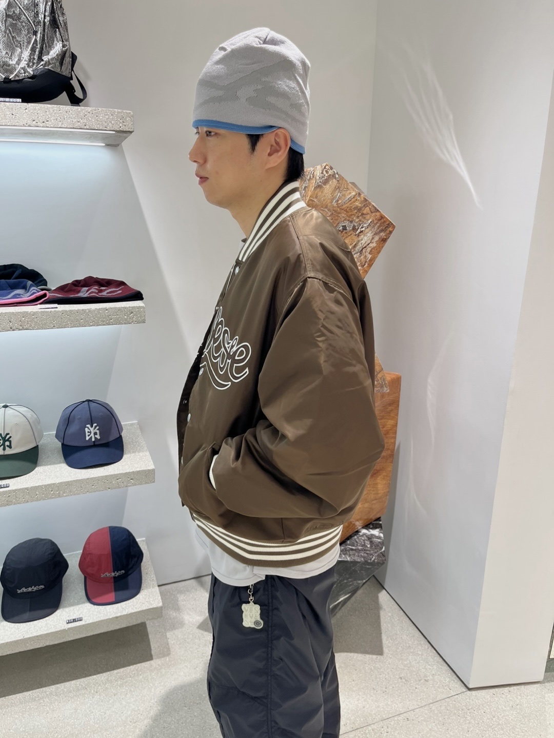 YESEYESEE Y.E.S Snail Logo Stadium Jacket White, YESEYESEE Y.E.S Star Logo Hoodie Sky Blue 착용 스타일 - 9