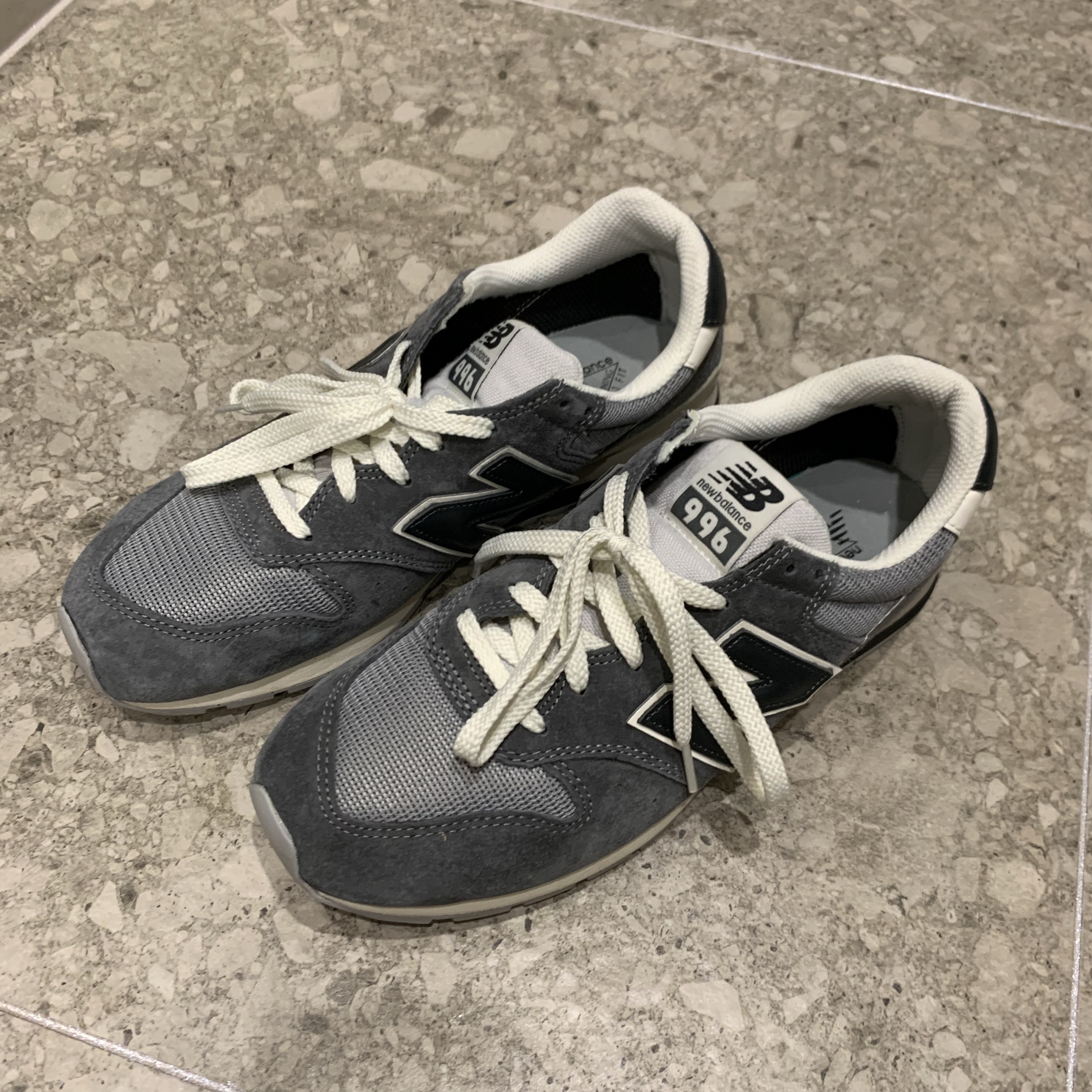 New Balance 996 Castlerock Shadow Grey 착용 스타일