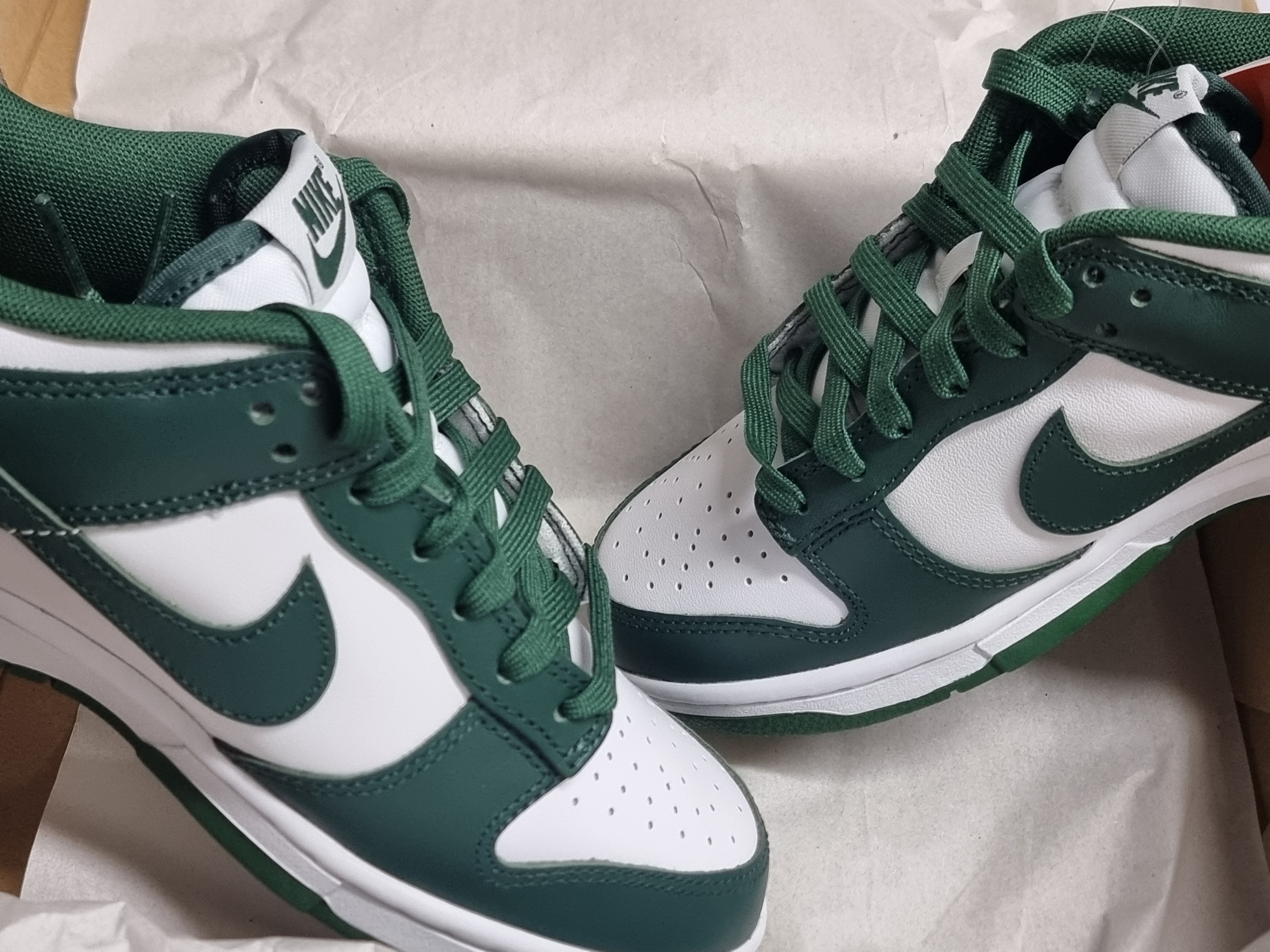 Nike Dunk Low Retro Varsity Green 착용 스타일