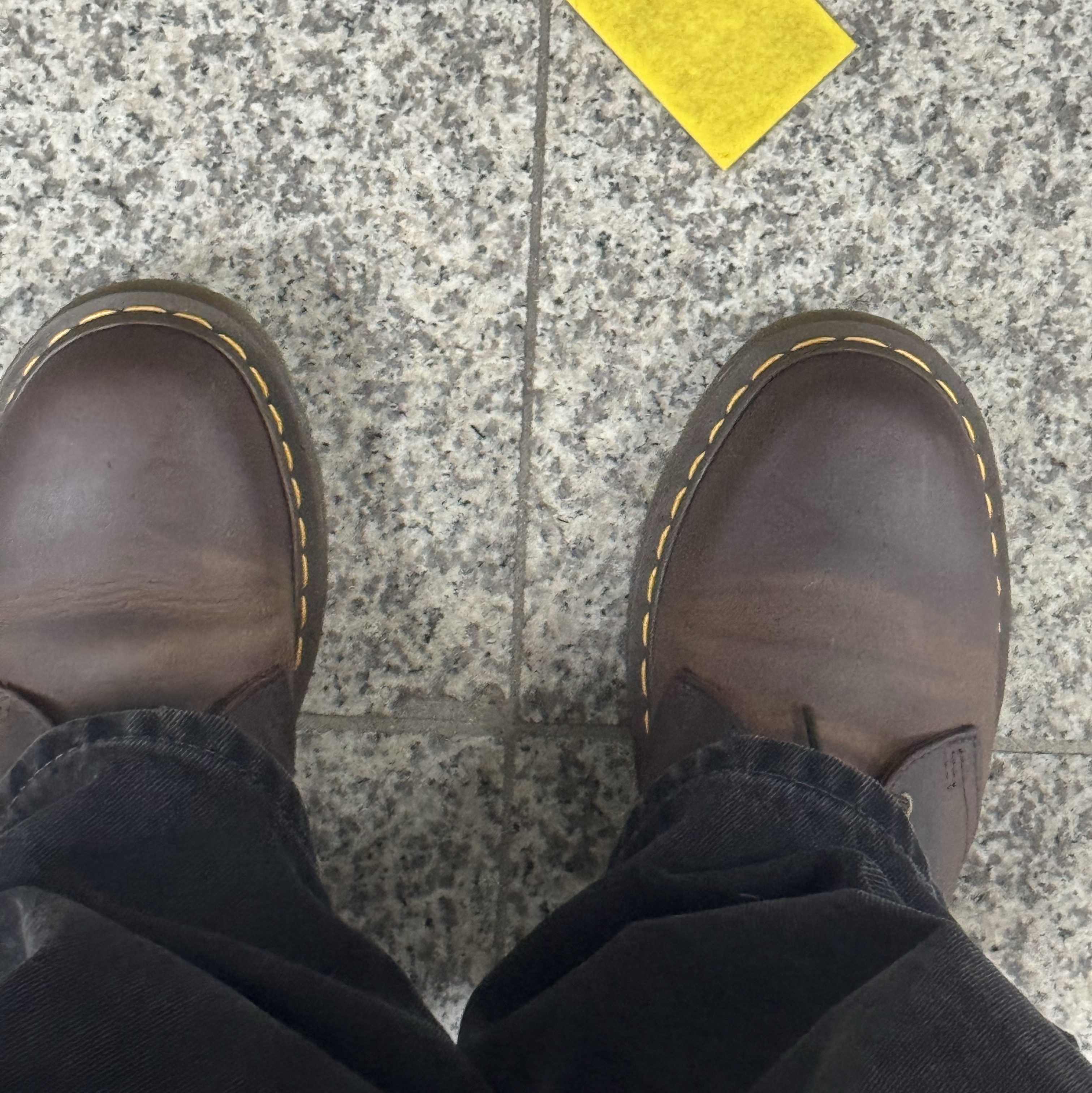 Dr. Martens 1461 Crazy Horse Dark Brown 착용 스타일 - 1