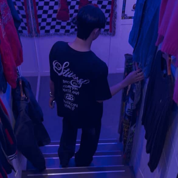 Stussy World Tour T-Shirt Black 착용 스타일