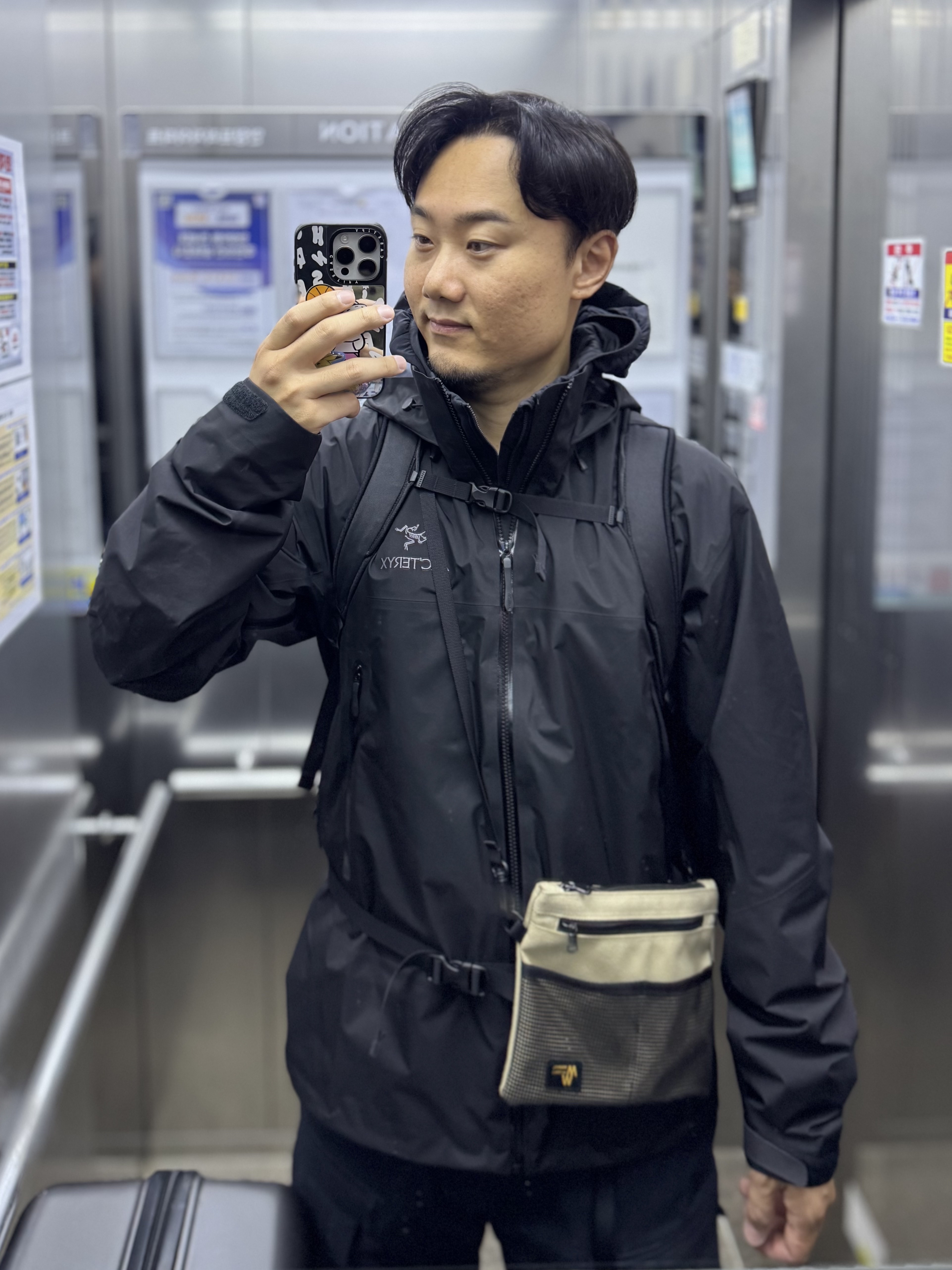 Arc'teryx Atom LT Hoody Black, Arc'teryx Beta AR Jacket Black 착용 스타일