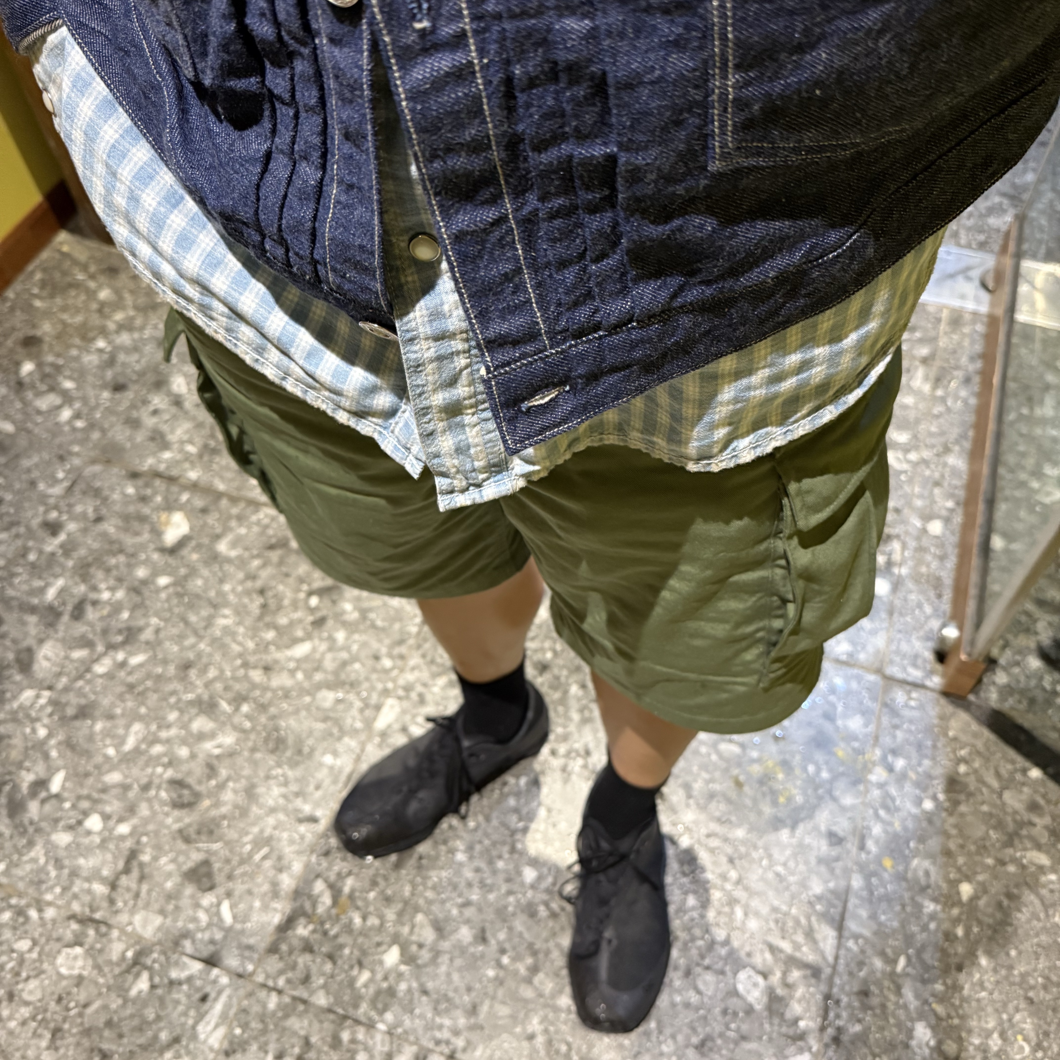 Pottery Cargo Shorts Khaki, (W) On Running x Post Archive Faction (Paf) Cloudventure Peak All Black 착용 스타일