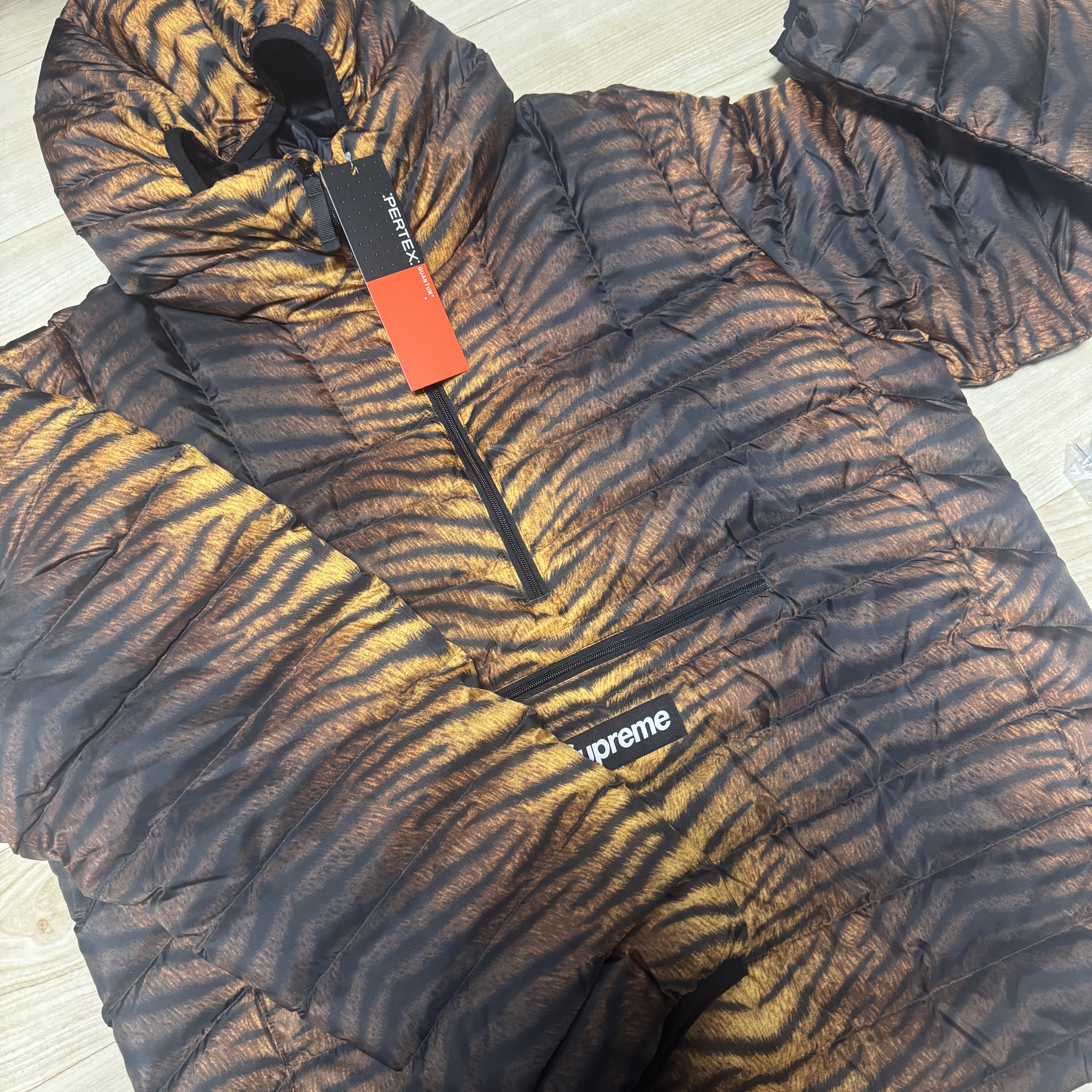 Supreme Micro Down Half Zip Hooded Pullover Tiger - 25FW 착용 스타일