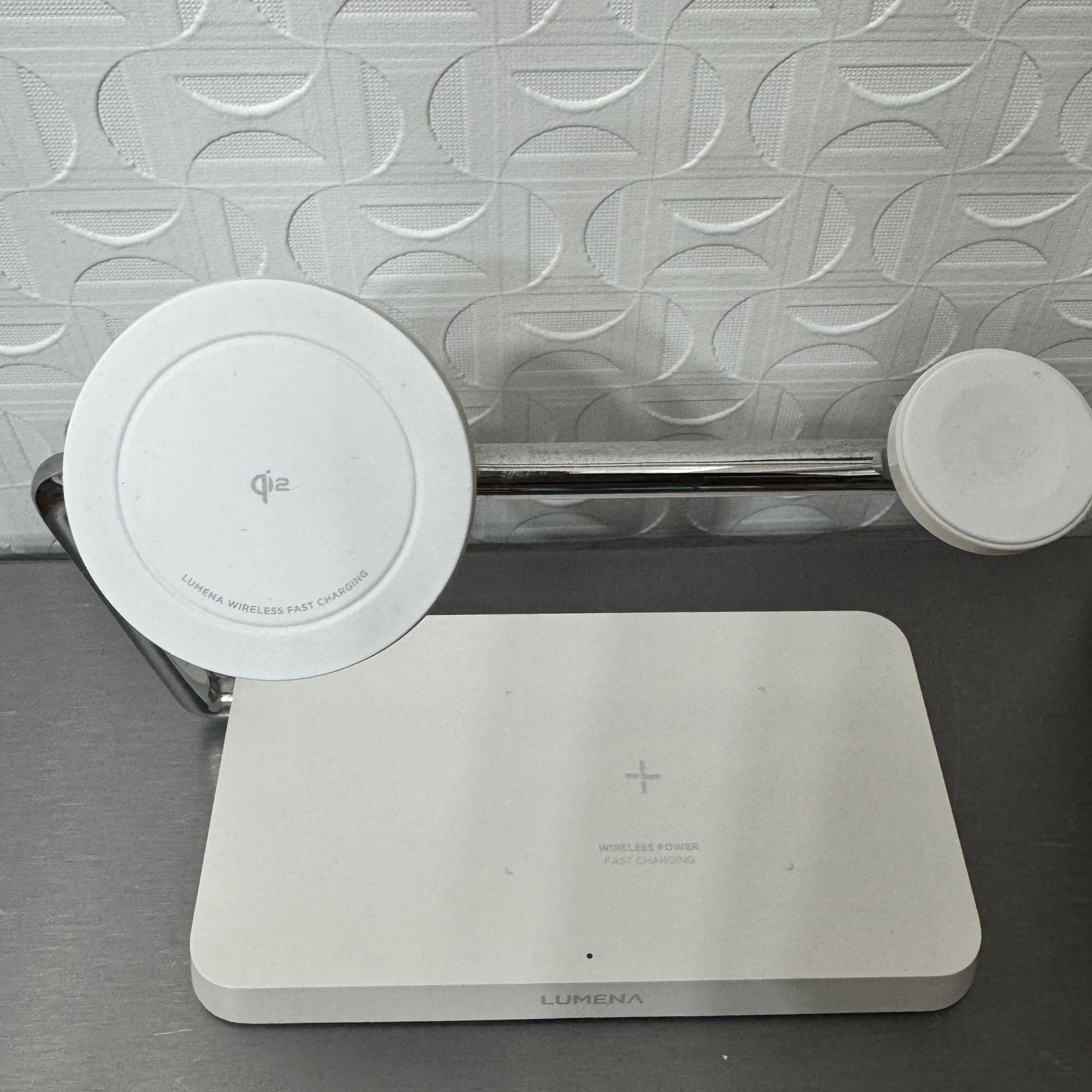 Lumena STATION PRO Qi2 3in1 MagSafe 15W Wireless Charger Silky White 착용 스타일 - 1