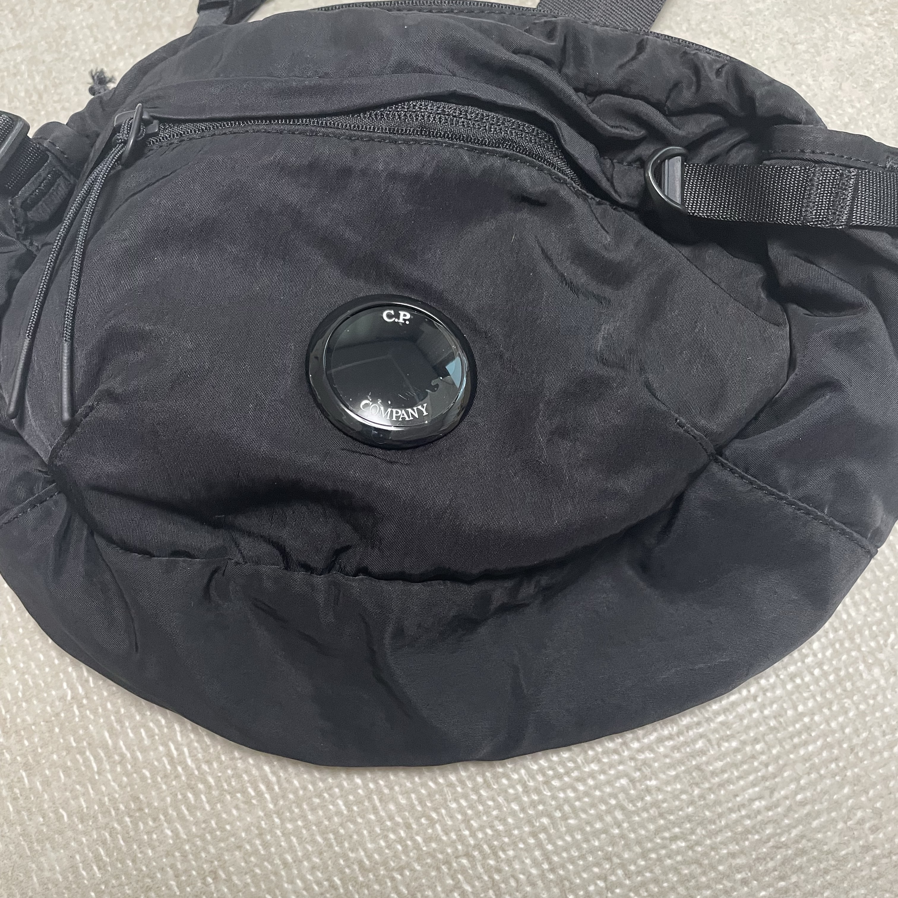 C.P. Company Nylon B Lens Crossbody Bag Black - 25SS 착용 스타일