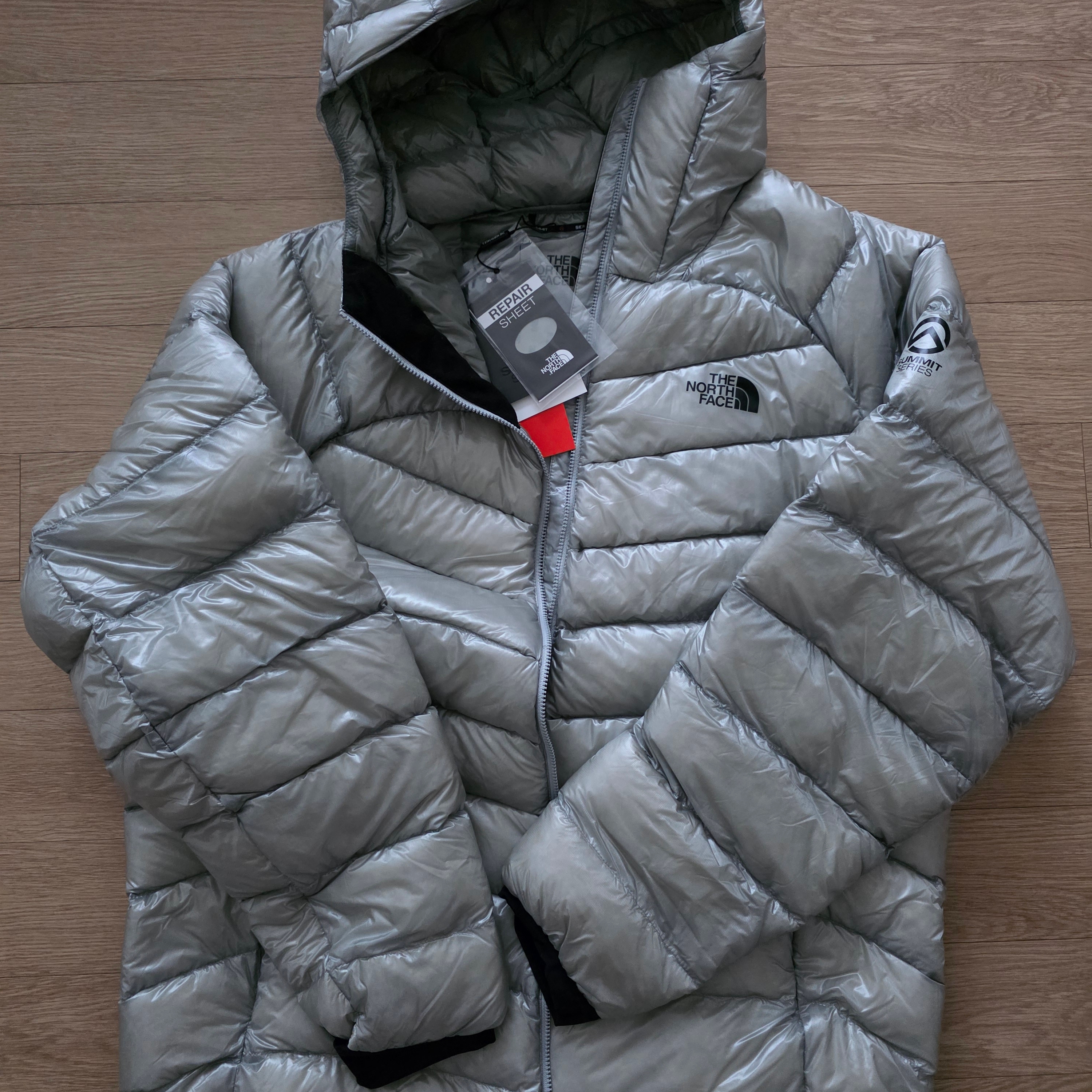The North Face Summit Mattehorn RDS Down Jacket Light Gray 착용 스타일