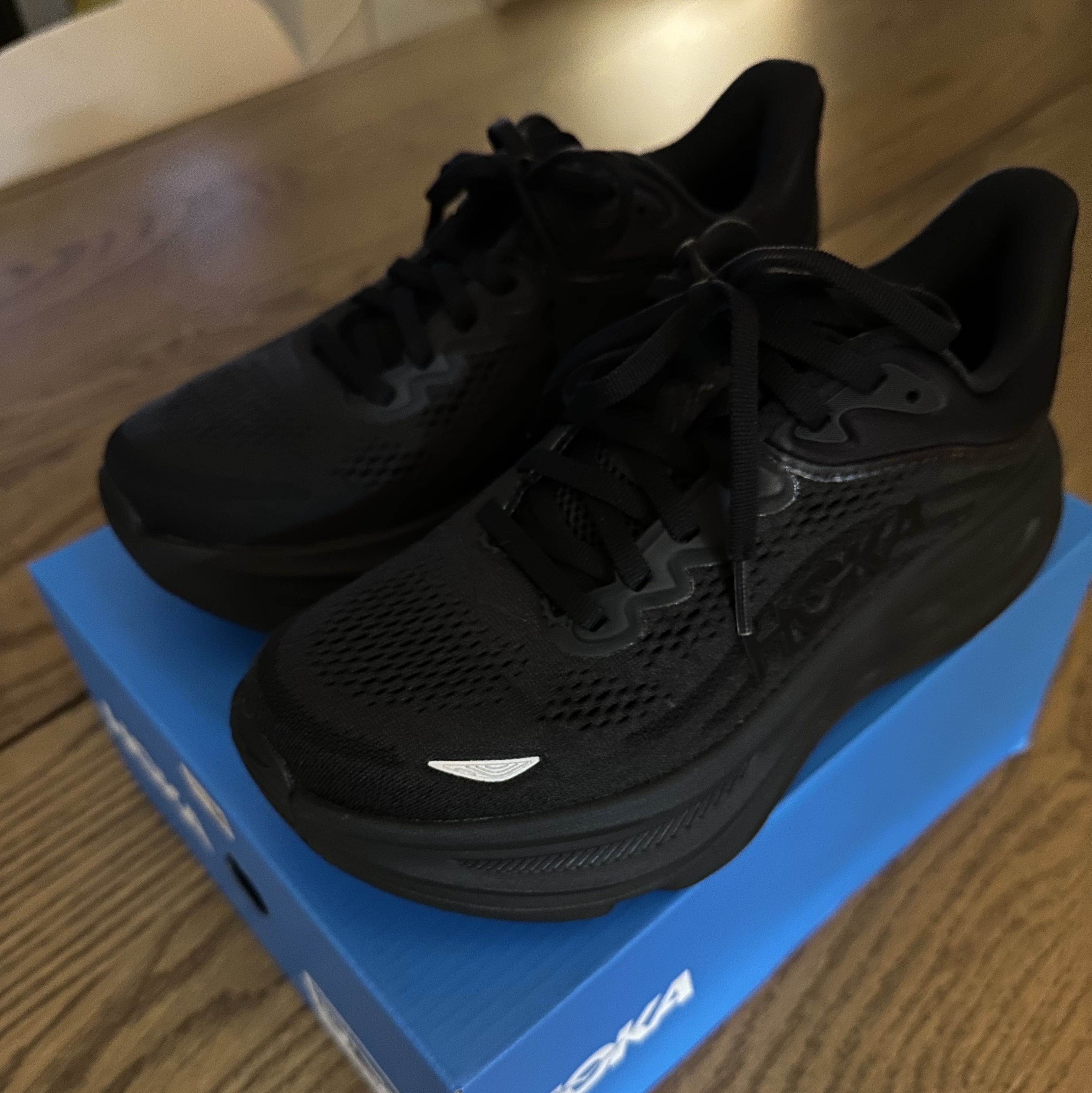 (W) Hoka Bondi 9 Black - Regular 착용 스타일