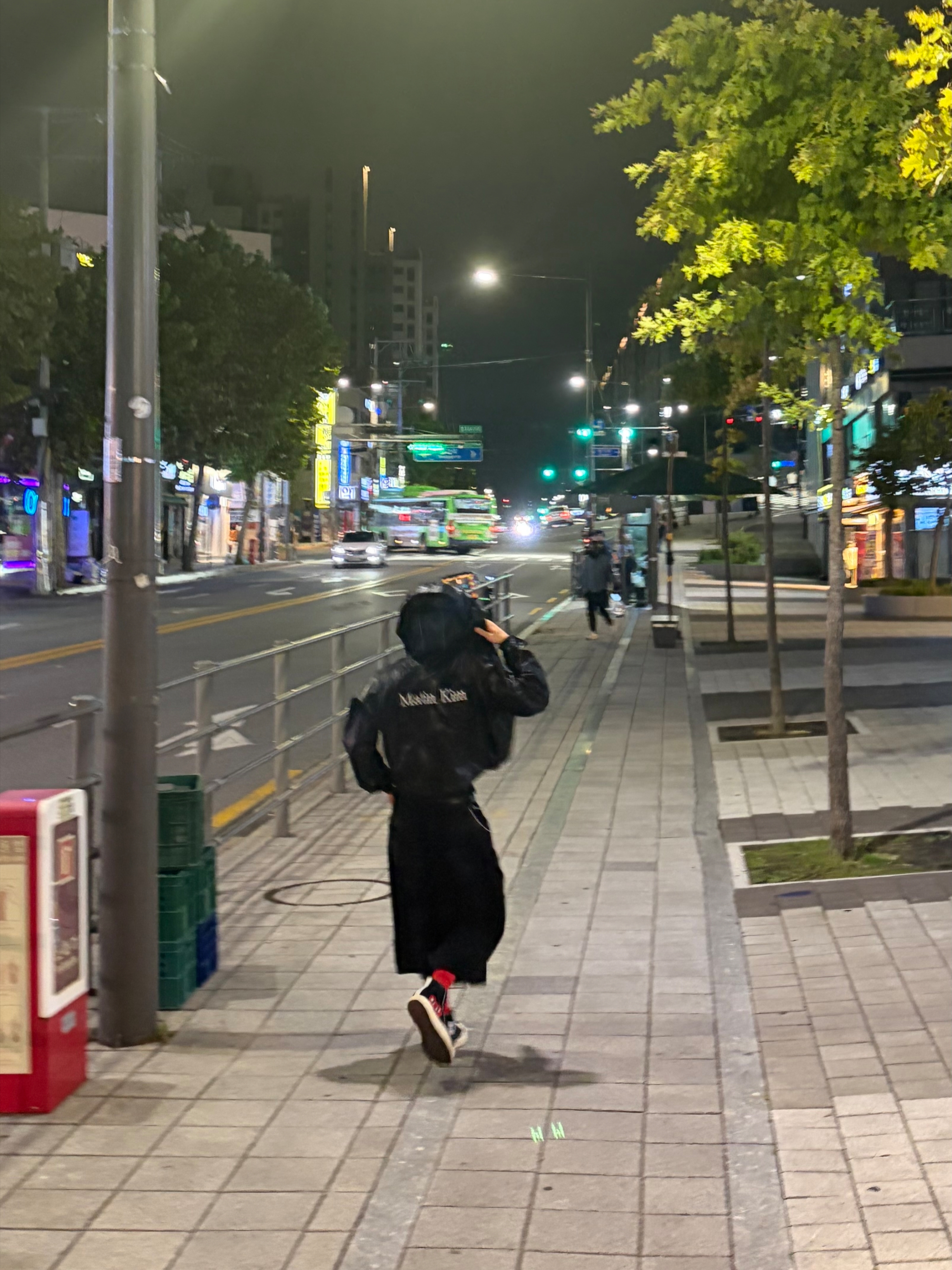(W) Matin Kim Matin Crop Hoody Coating Jumper Black, Converse x Play Comme des Garcons Chuck 70 Hi Black 착용 스타일 - 2