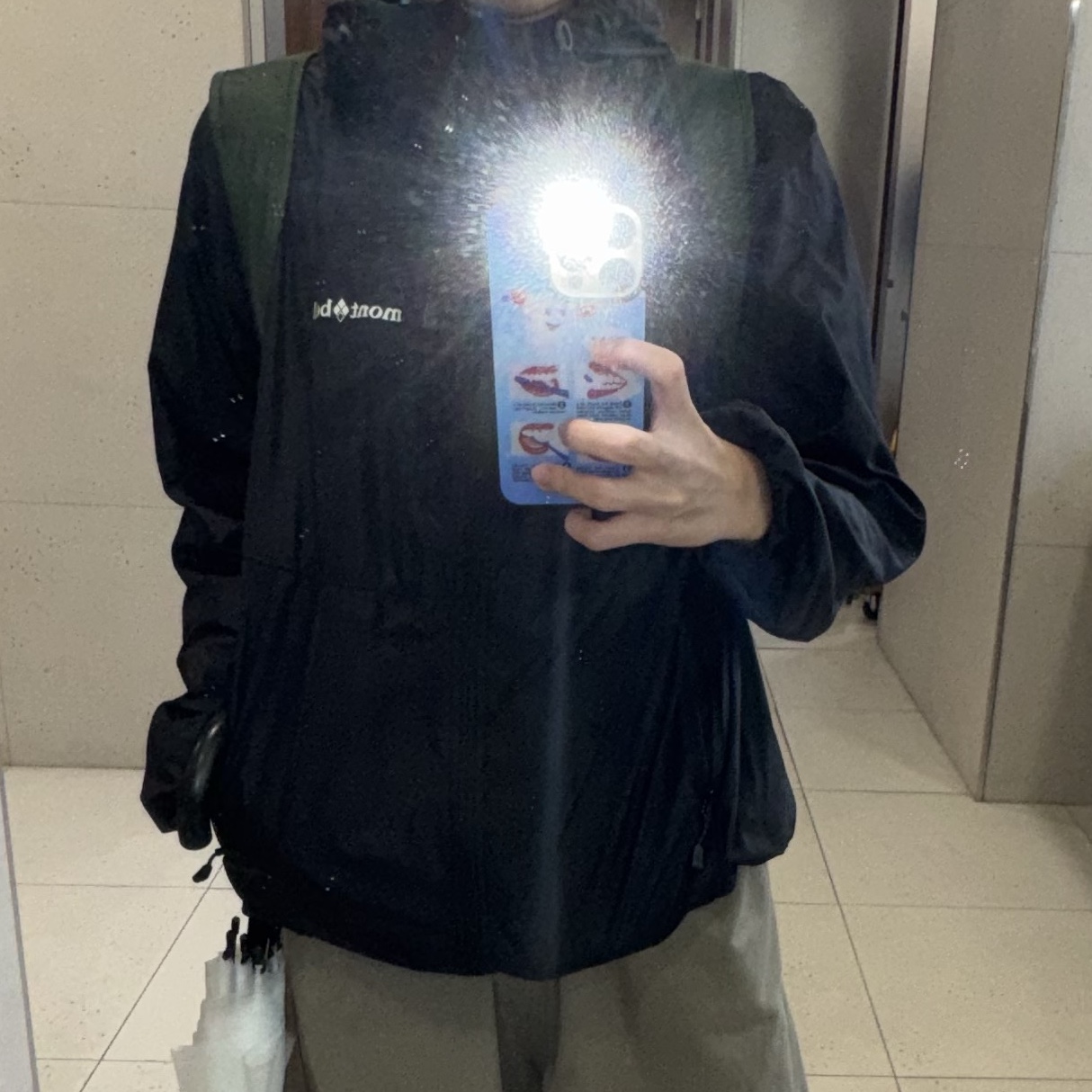 Montbell Light Shell Wind Jacket Black 착용 스타일