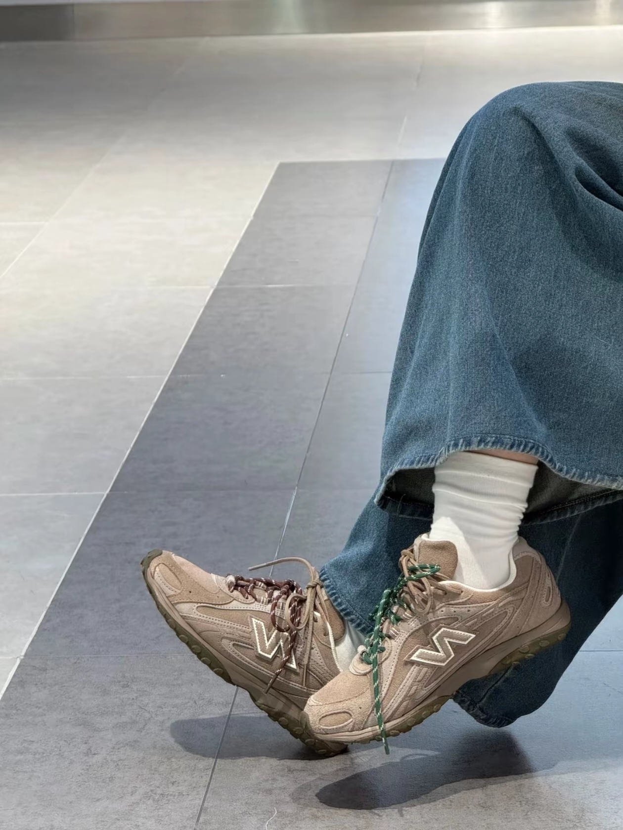 New Balance 204L Suede Mushroom Arid Stone 착용 스타일