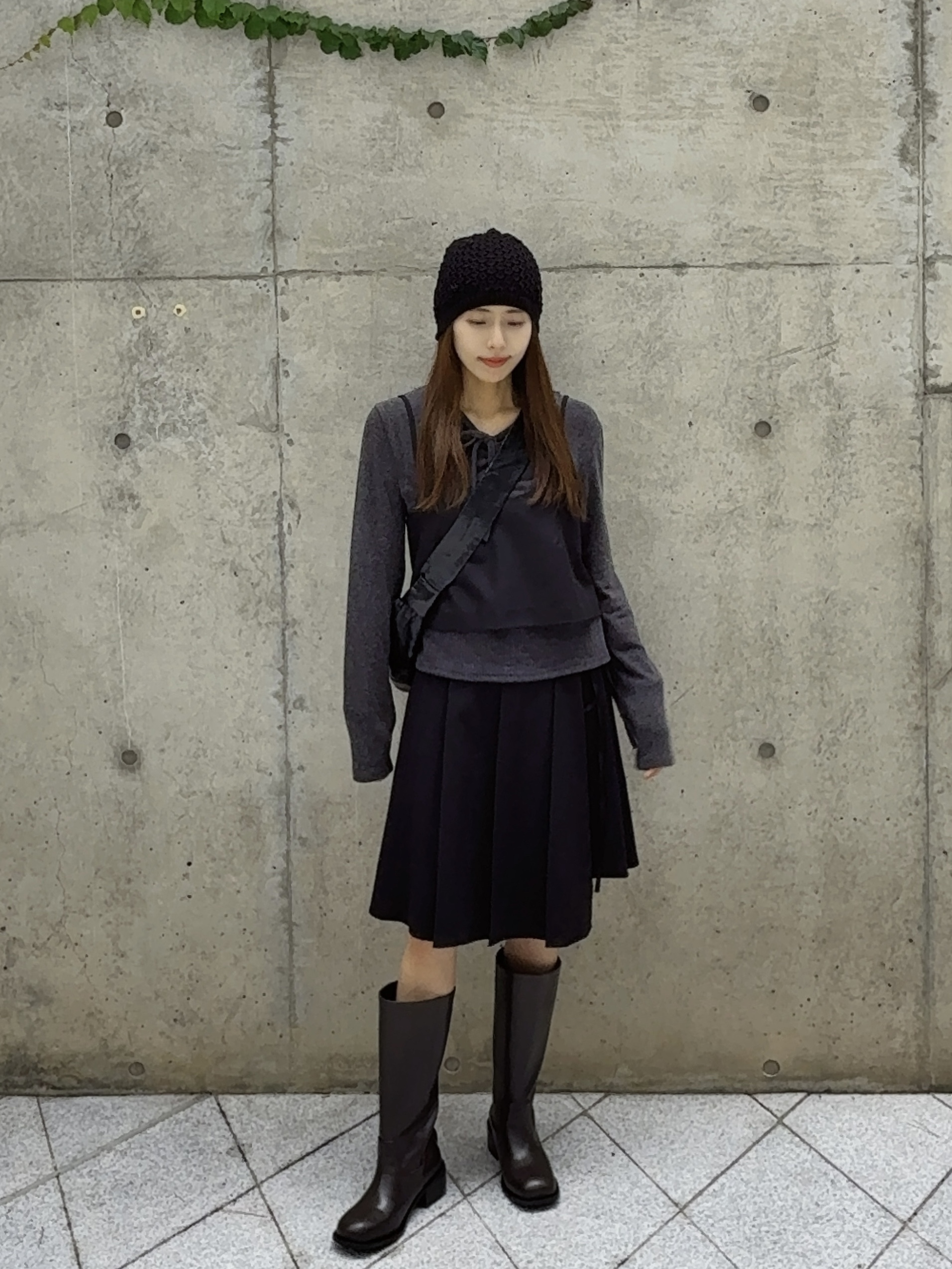 Lemaire Small Croissant Bag Coated Linen Canvas Black 착용 스타일 - 1