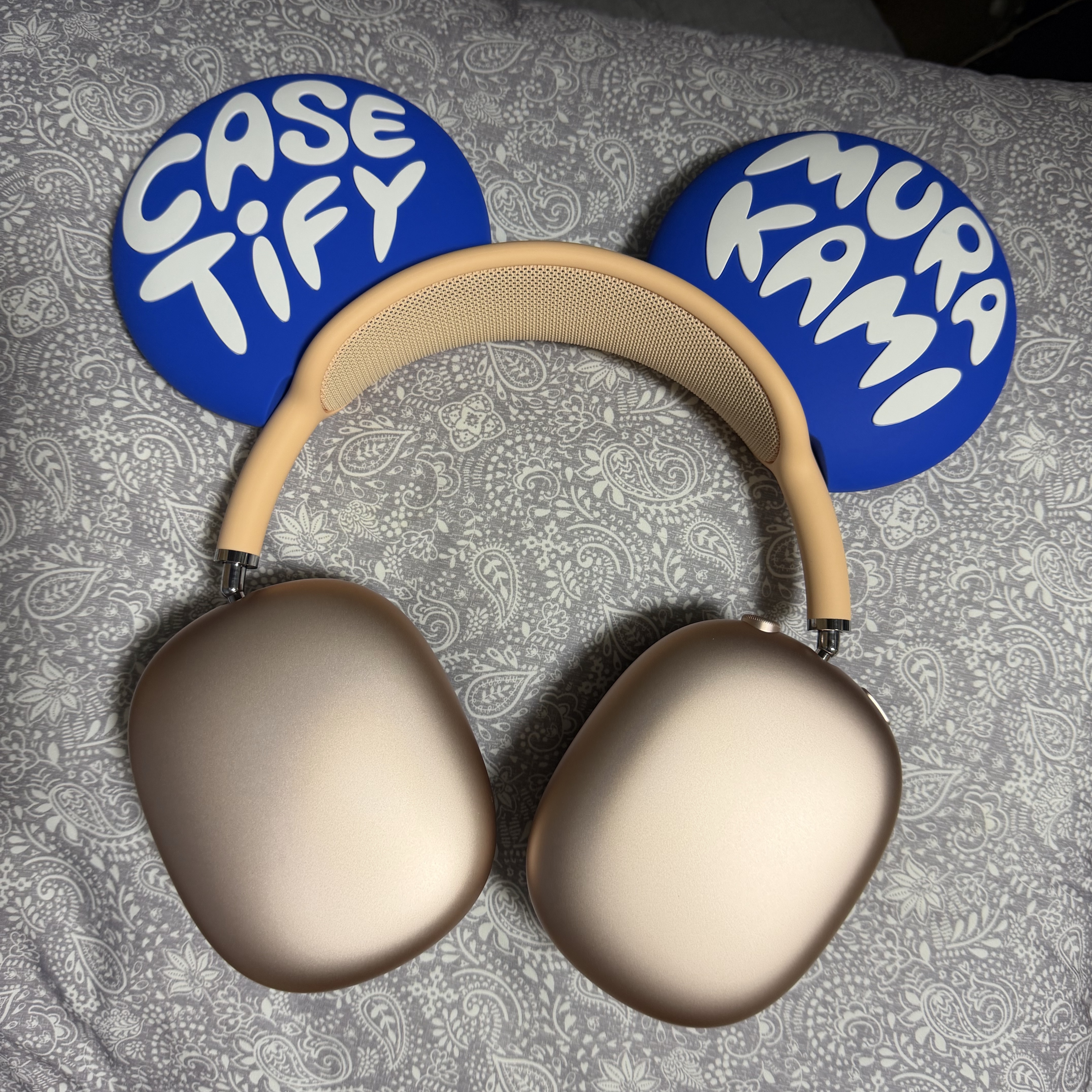 Apple AirPods Max USB C Orange (Korean Ver.), Casetify x Mr. Dob Collectible Headphone Case Blue 착용 스타일
