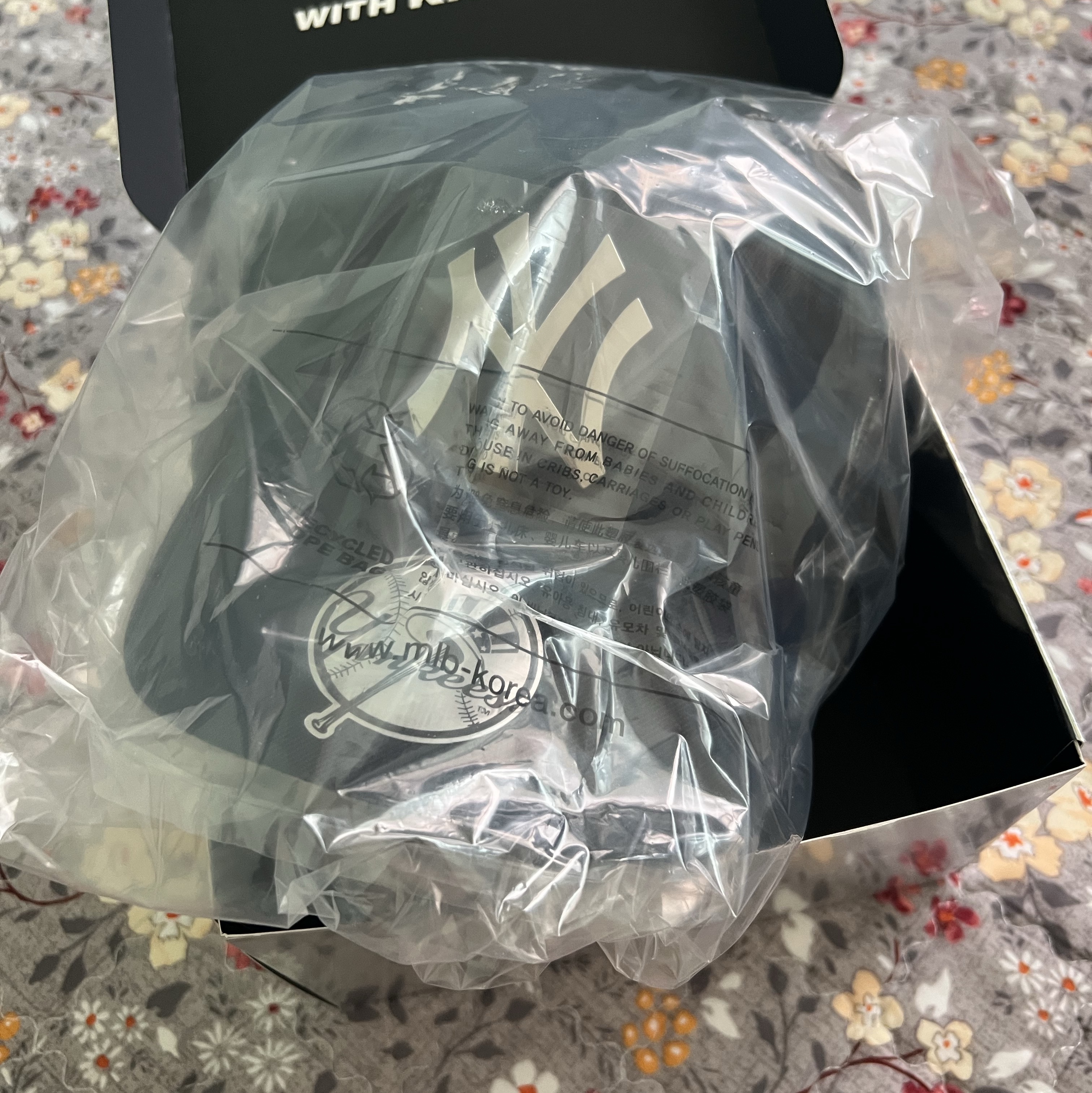 MLB Karina Exclusive Structured Ball Cap New York Yankees Navy 착용 스타일 - 3