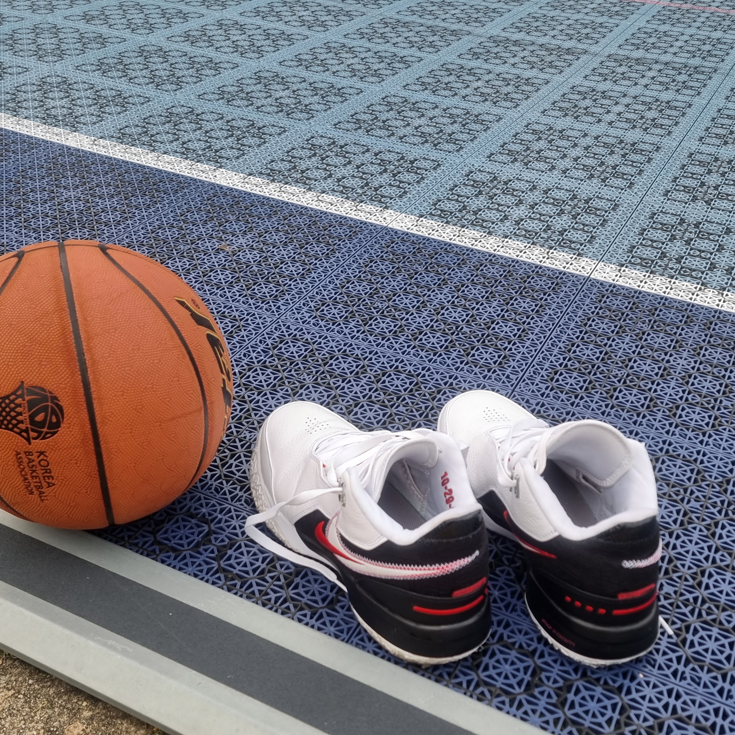 Nike Zoom LeBron NXXT Gen AMPD White University Red 착용 스타일