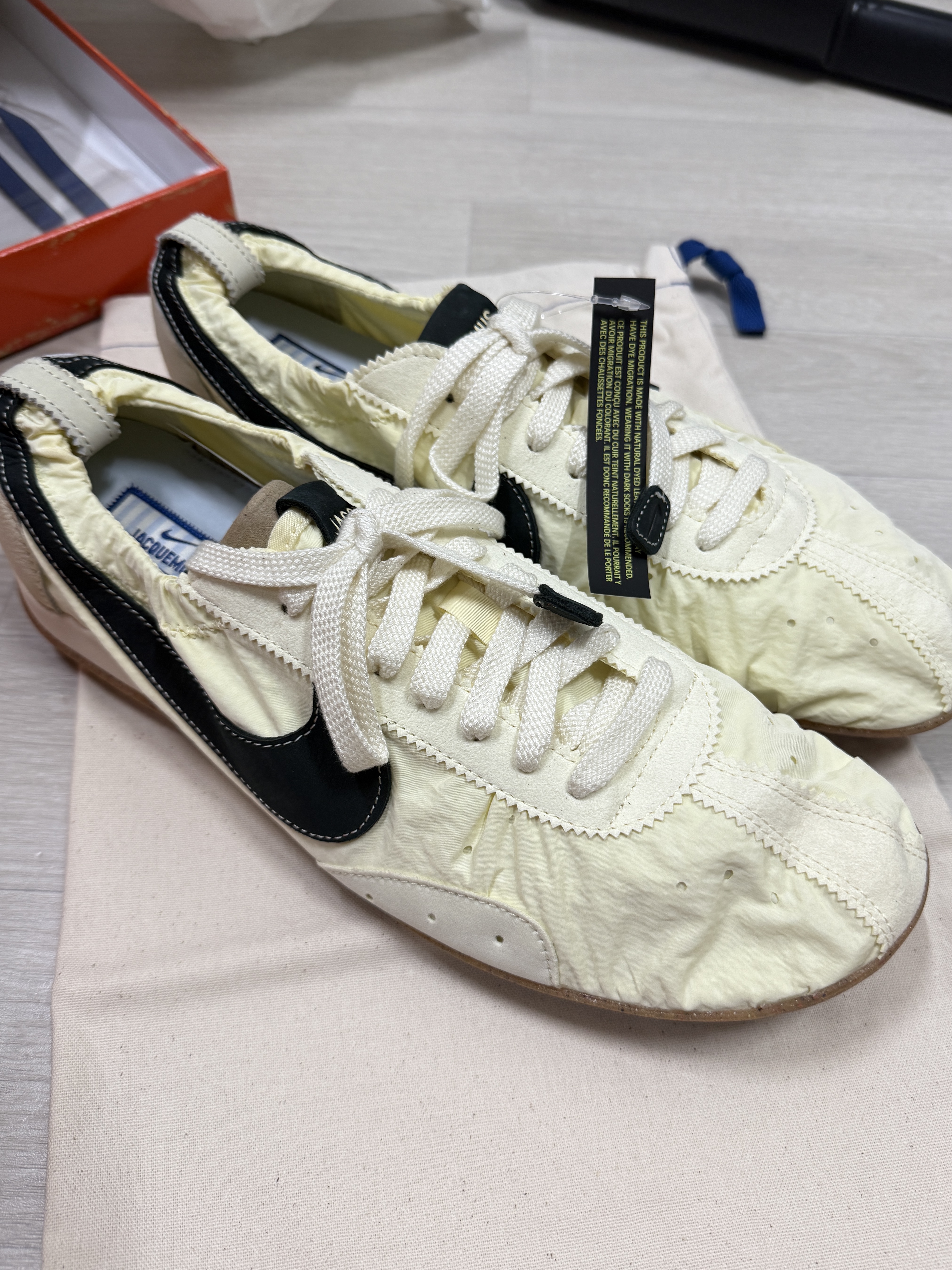 Nike x Jacquemus Moon Shoe SP Alabaster Off Noir 착용 스타일 - 3