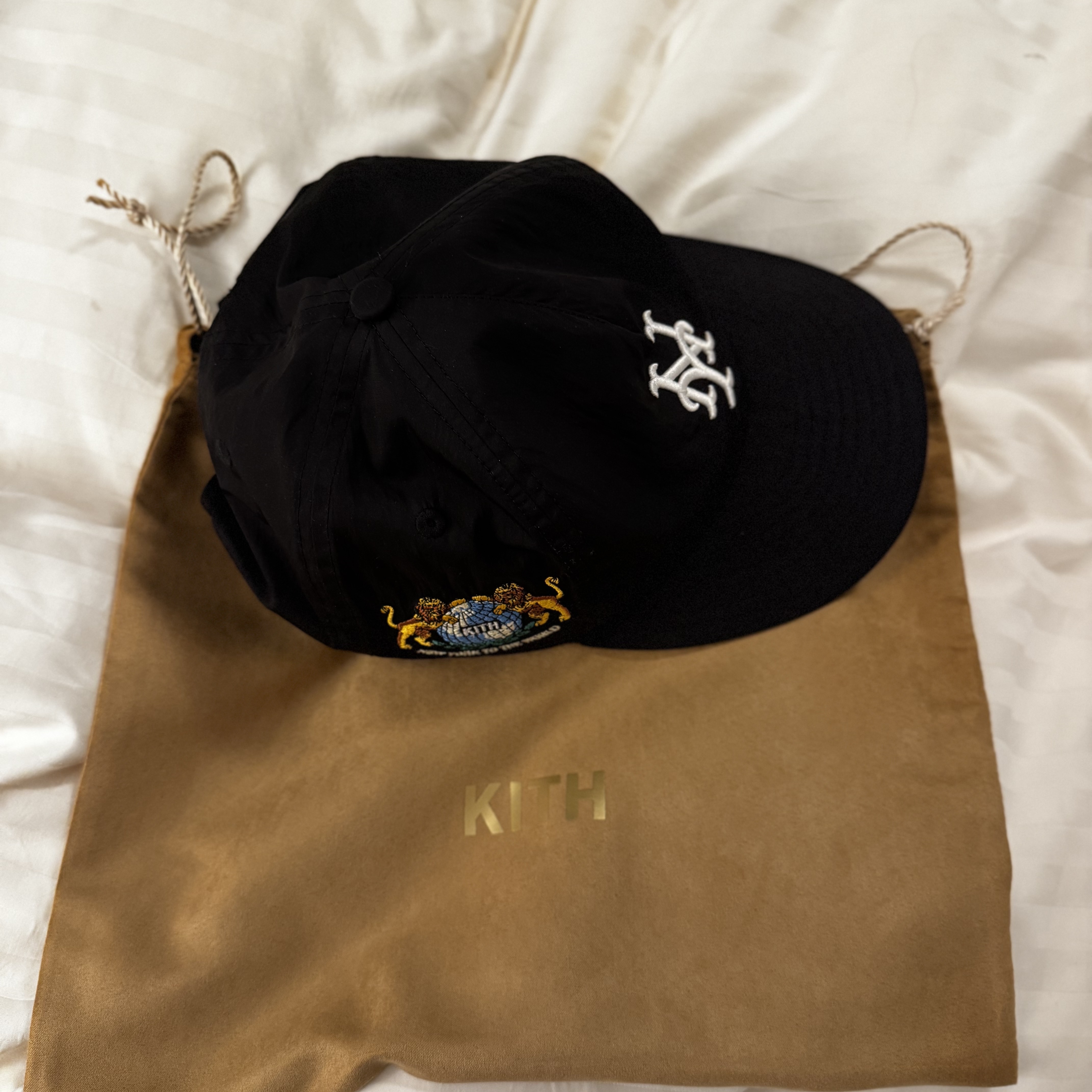 Kith x New Era New York Mets Nylon 9Fifty A Frame Black 착용 스타일 - 6