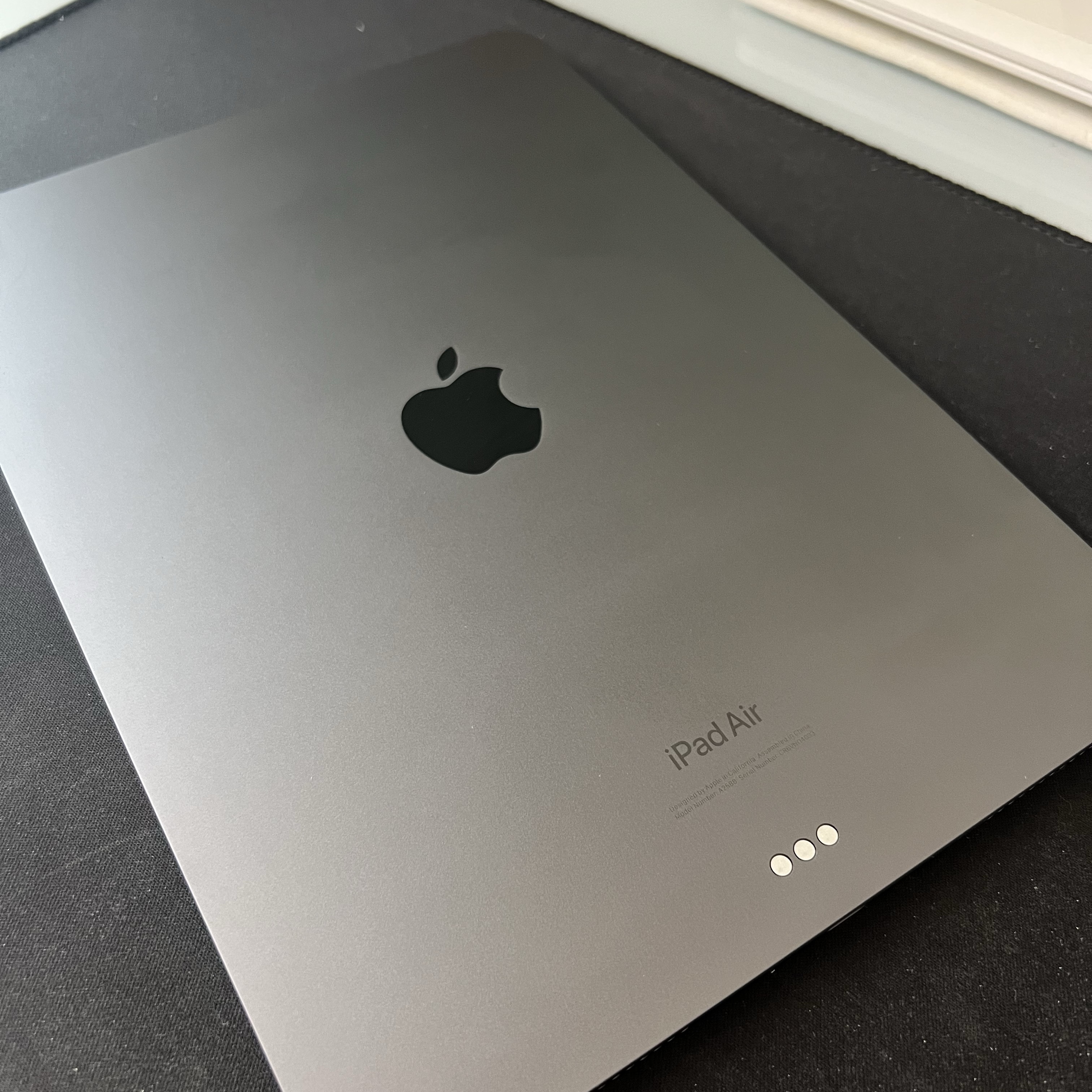 Apple iPad Air 5th Gen Wifi 64GB Space Gray (Korean Ver.) 착용 스타일