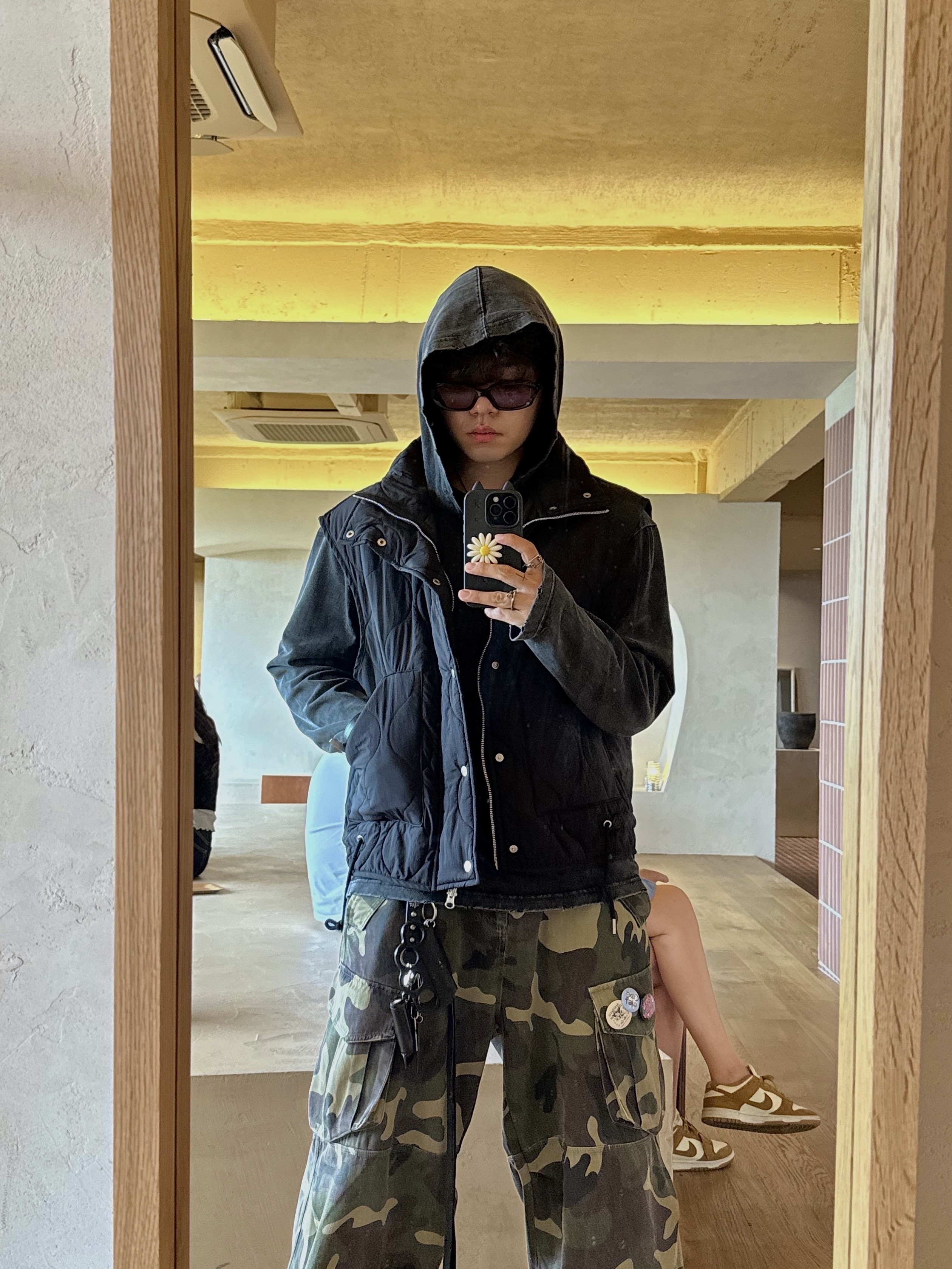 Flavorism VTG Washed Cargo Pants Washed Camo, Flavorism Hoodie Long Sleeve Black 착용 스타일 - 9