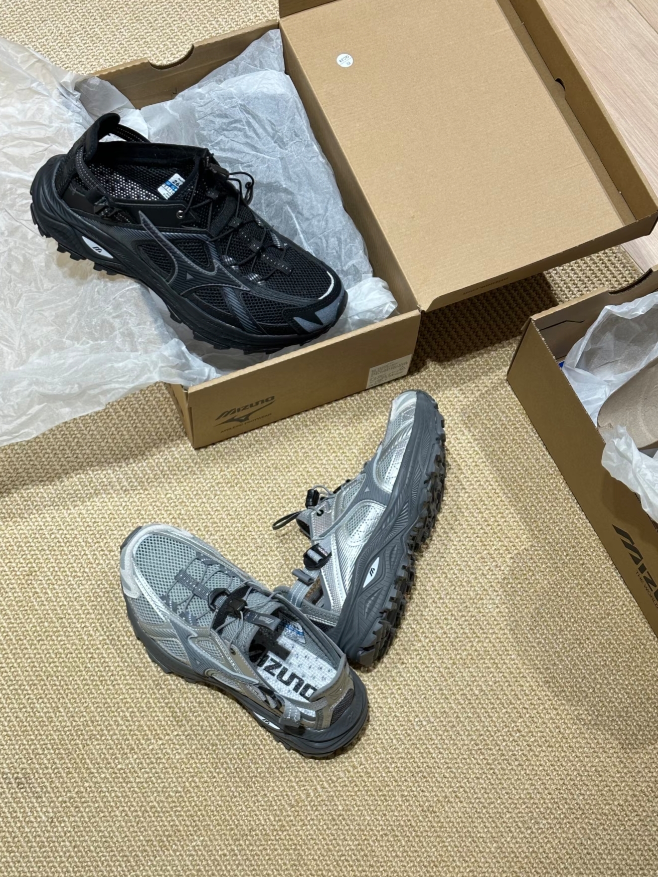 Mizuno Racer Trail SE Silver Grey, Mizuno Racer Trail SE Black 착용 스타일