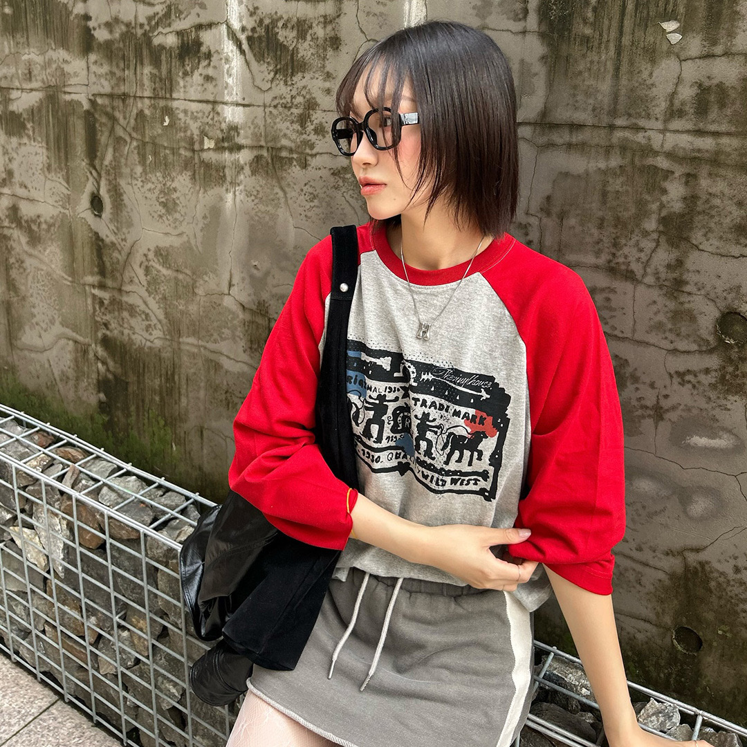 Thevinylhouse Cowboy Pictogram Raglan LS Tee Red 착용 스타일