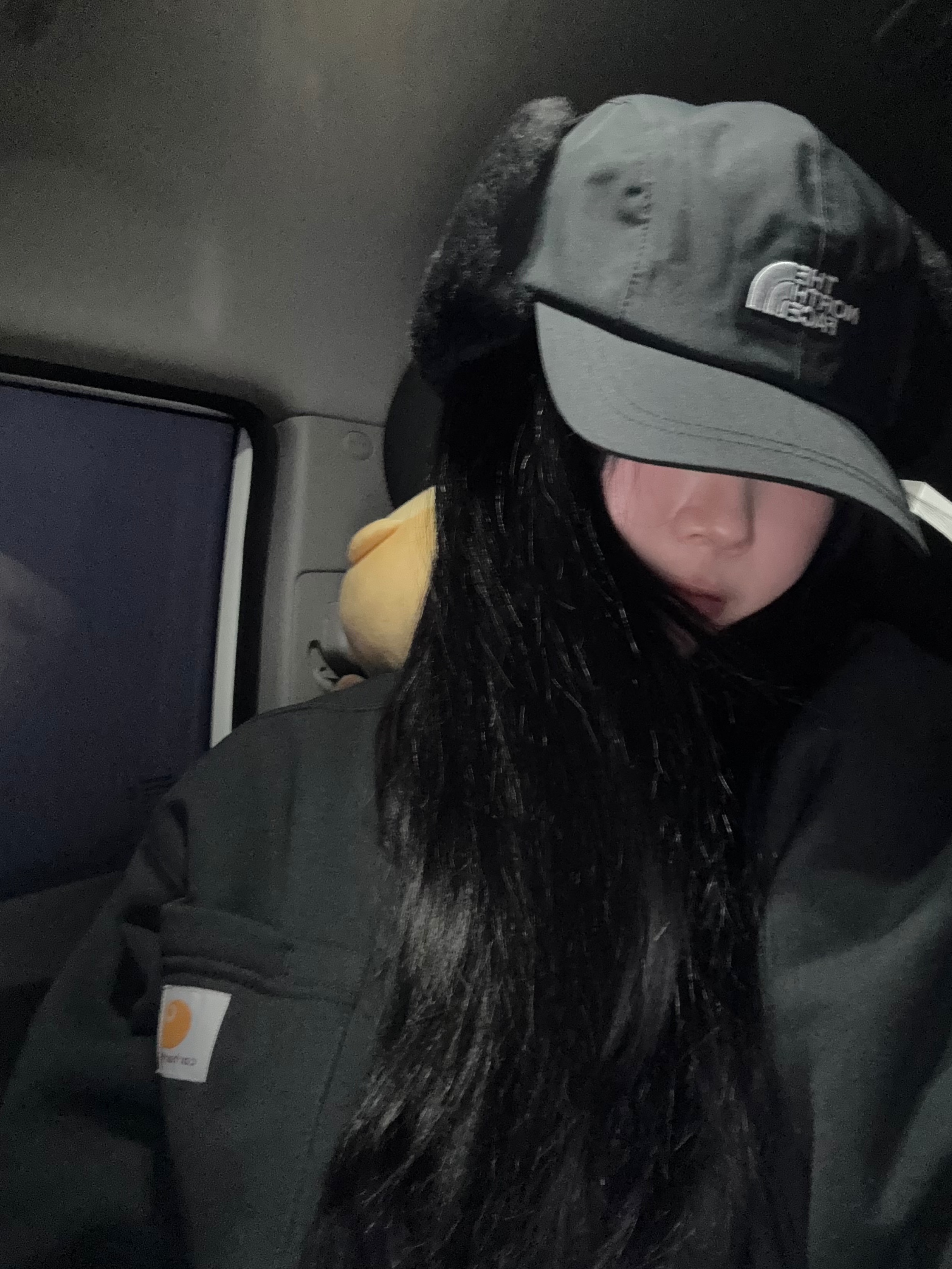 The North Face Drivent Earmuff Cap Black, Carhartt Loose Fit Midweight Crewneck Regular Pocket Sweatshirt Black 착용 스타일 - 1