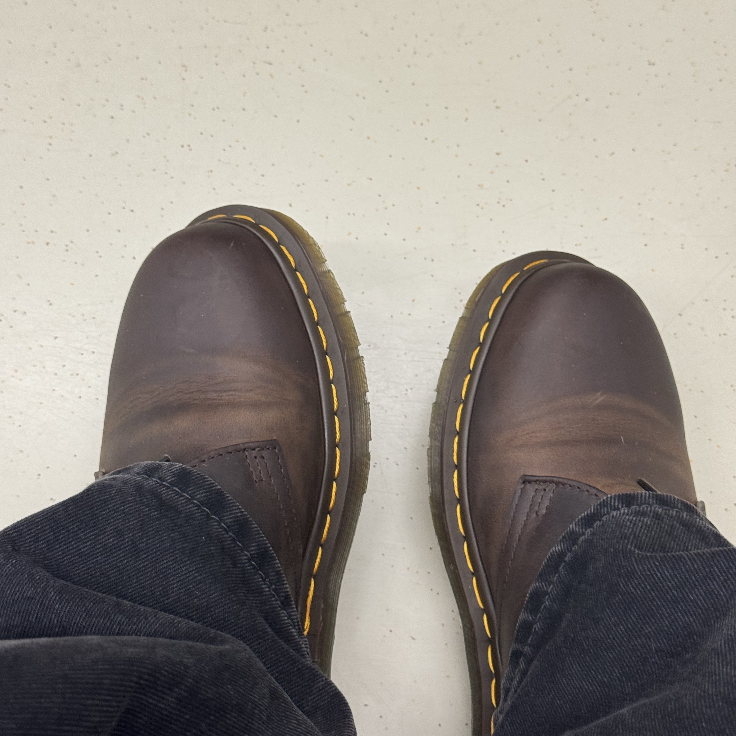 Dr. Martens 1461 Crazy Horse Dark Brown 착용 스타일 - 2
