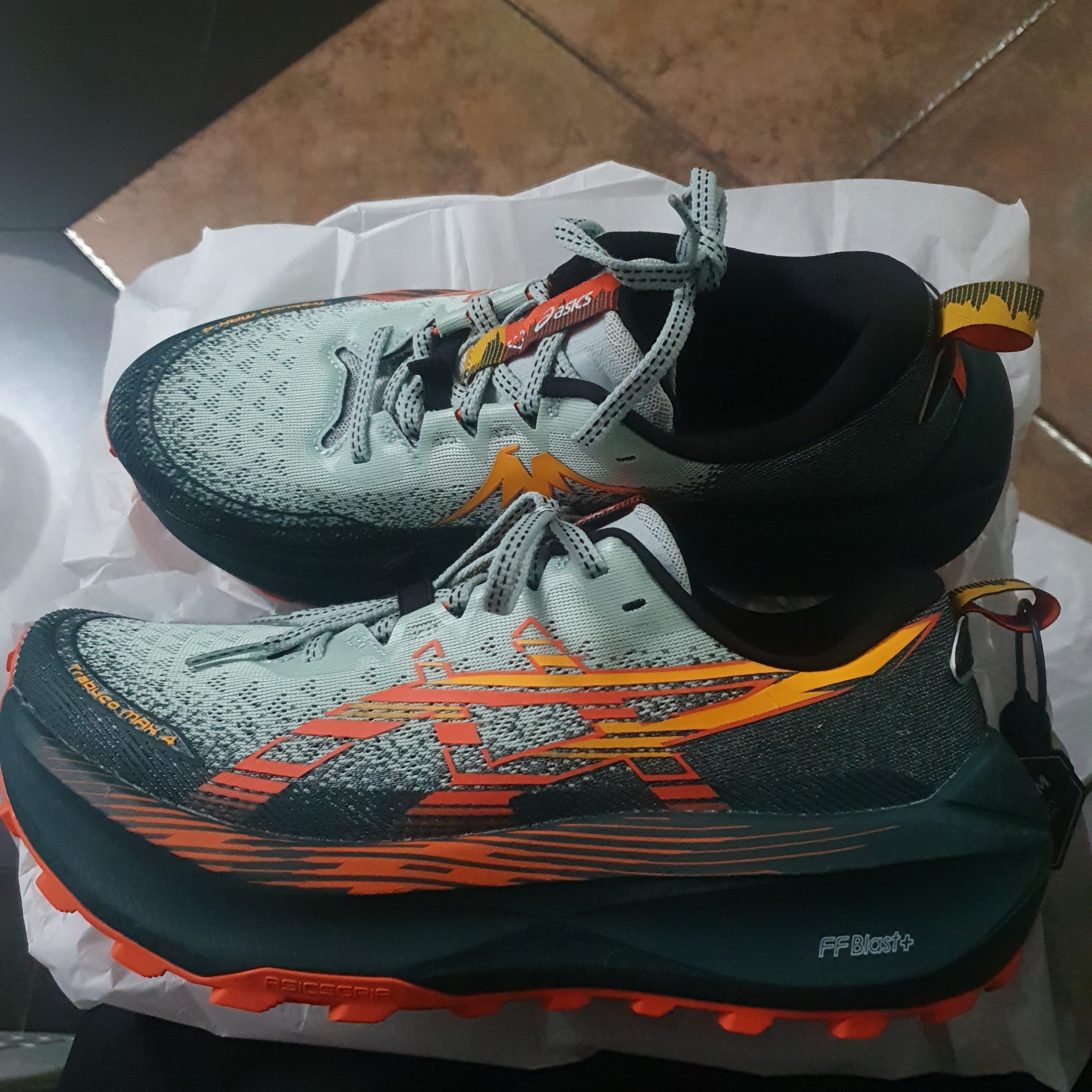 Asics Trabuco Max 4 Cold Moss Nova Orange 착용 스타일 - 1