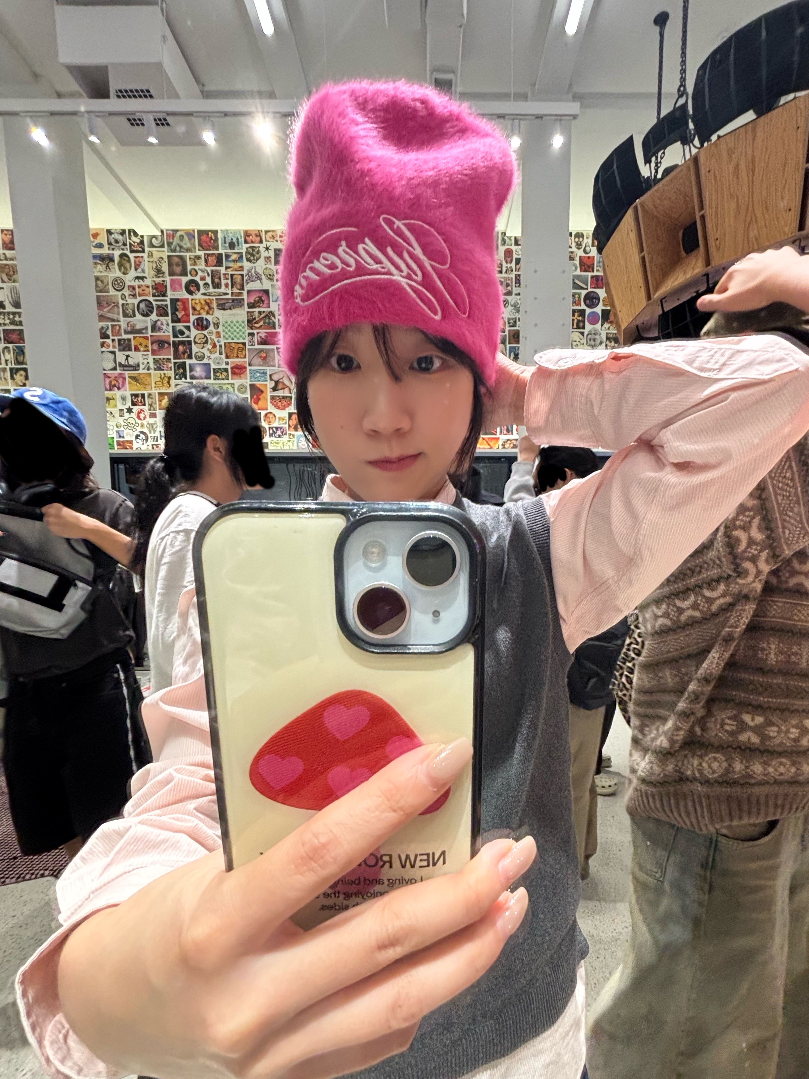 Supreme x Kangol Furgora Script Beanie Magenta - 25FW, Supreme x Kangol Furgora Script Beanie Black - 25FW 착용 스타일