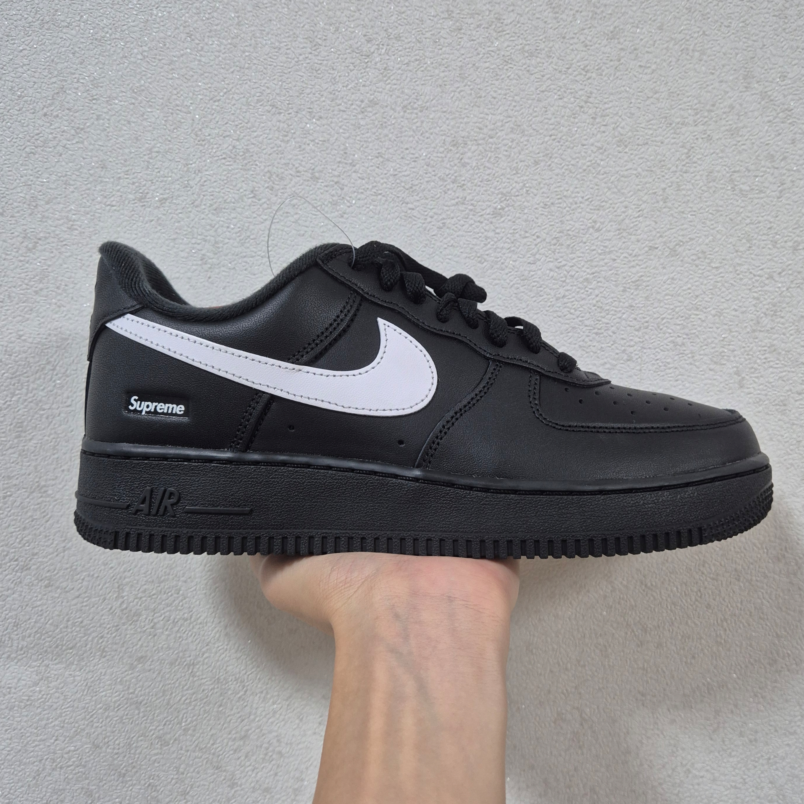 Nike x Supreme Air Force 1 Low Black 착용 스타일