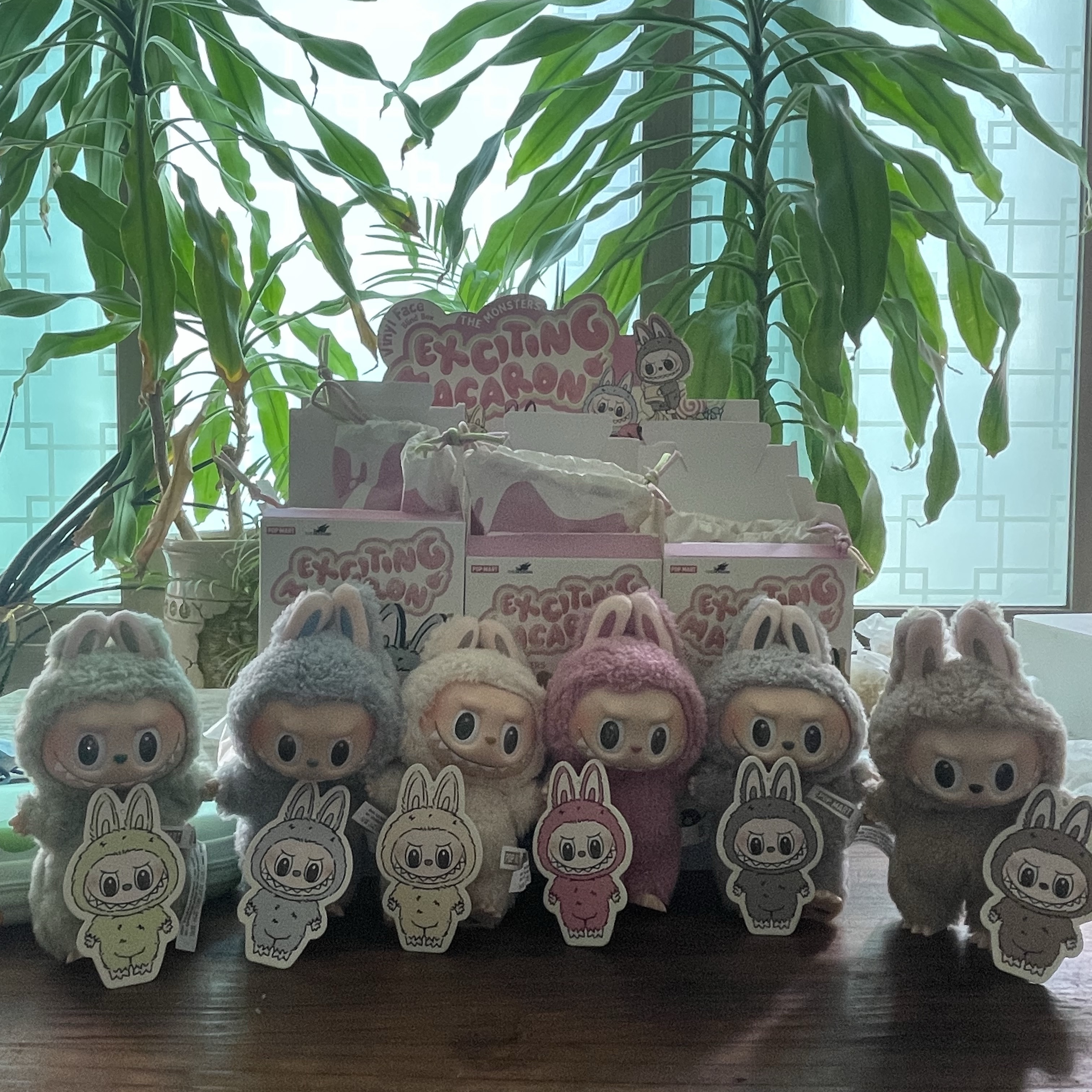 Pop Mart The Monsters Labubu Tasty Macarons Series Sealed Case (6 Blind Boxes) 착용 스타일 - 2