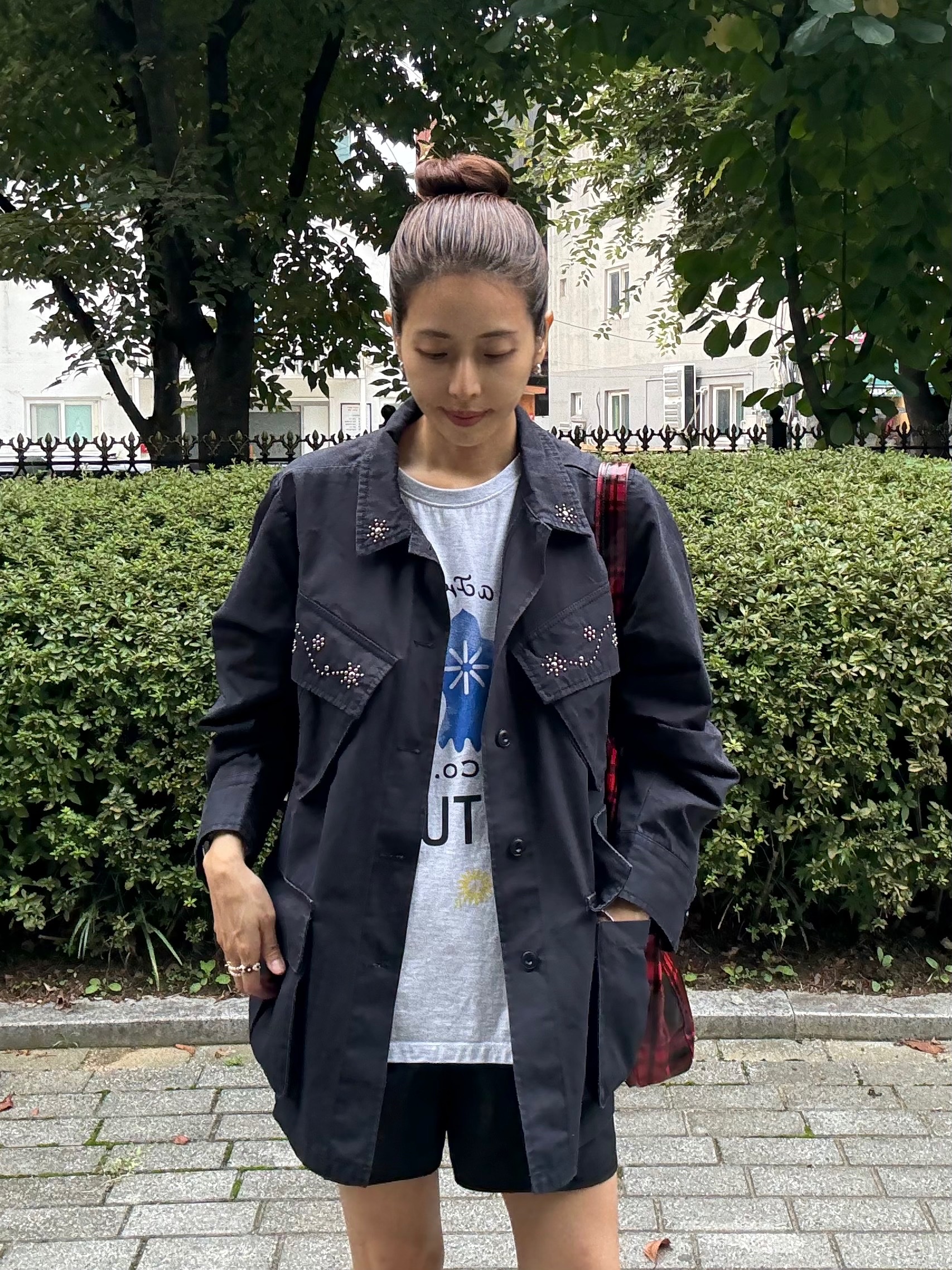 Fritur Blue Bird T-shirt Light Gray_F252TS02, SATUR X KEEN JASPER ZIONIC Light Pink 착용 스타일 - 2