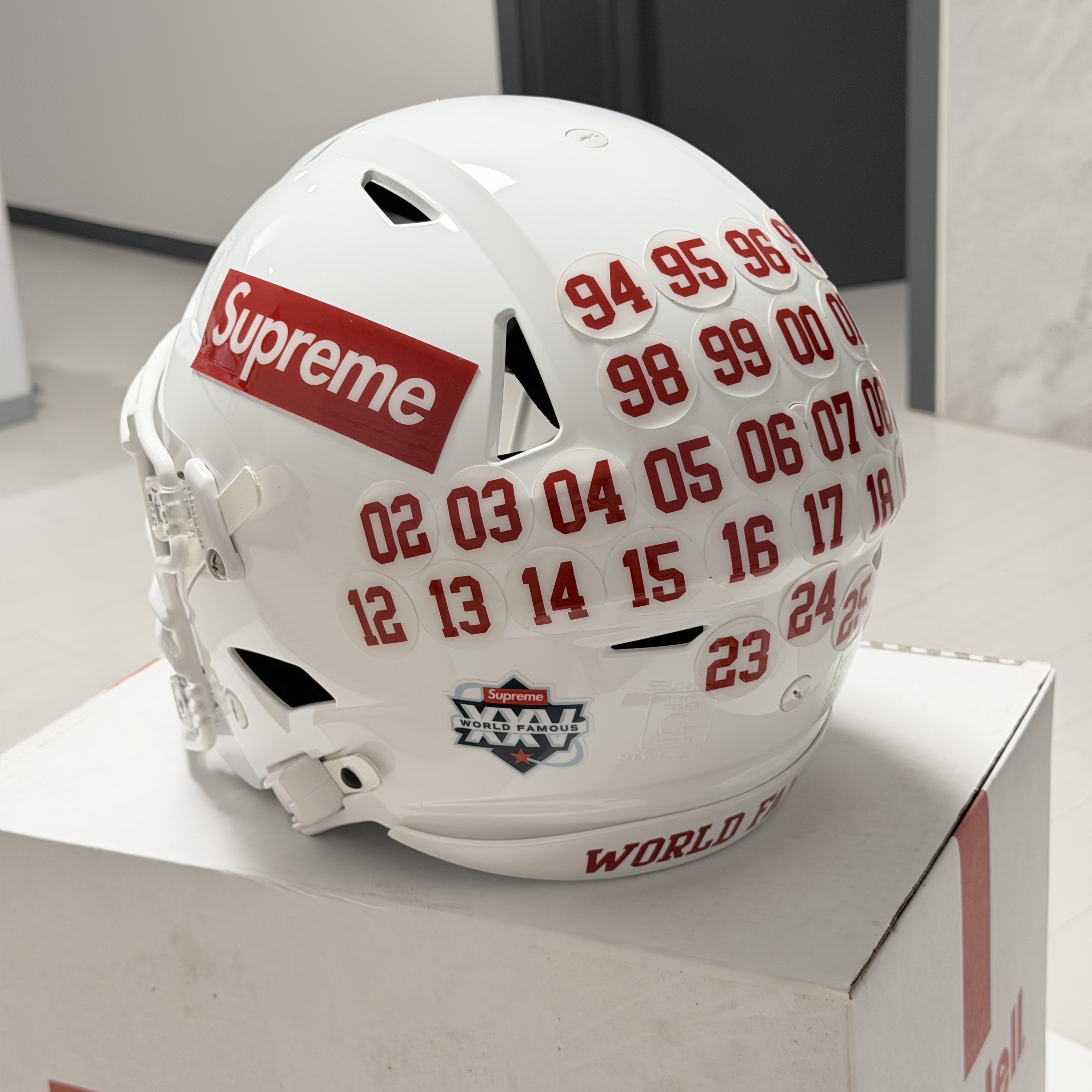 Supreme x Riddell SpeedFlex Helmet White - 25FW 착용 스타일 - 2